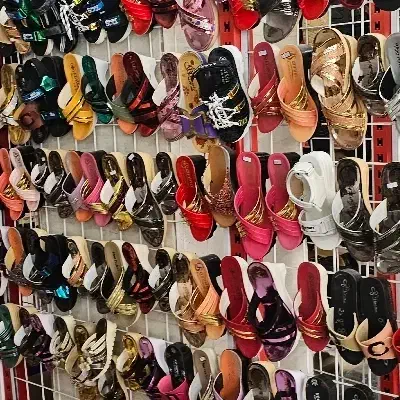 به یک نفر فروشنده آقا در مغازه کفش فروشی نیازمندم|استخدام بازاریابی و فروش|لامرد, |دیوار