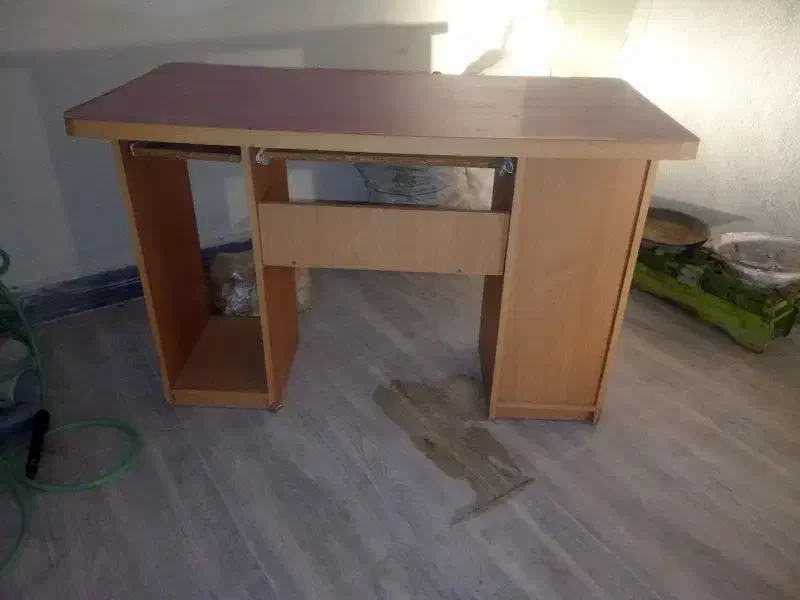 میز کامپیوتر سالم درحد نو دردیواندره|میز تحریر و کامپیوتر|دیواندره, |دیوار