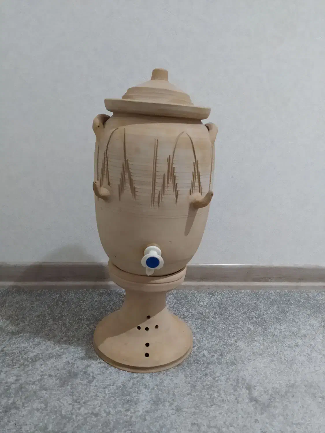 کلمن سفالی با پایه|ظروف نگهدارنده، پلاستیکی، یک‌بارمصرف|فردیس, انبار نفت|دیوار