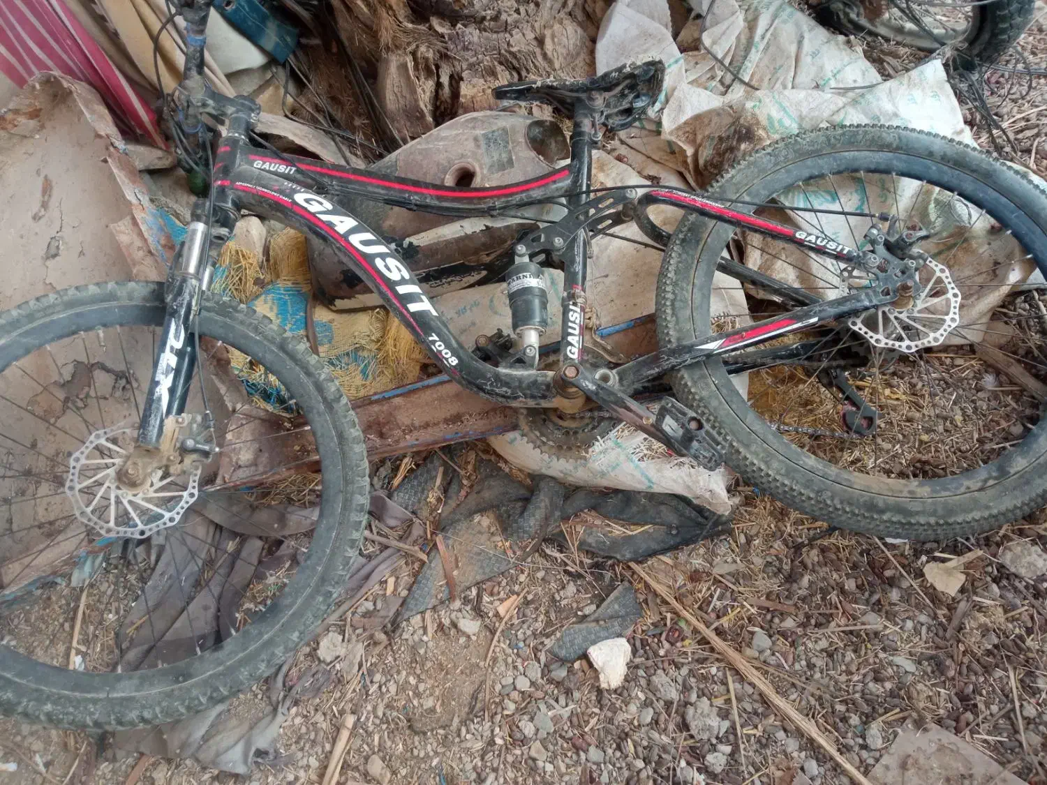 تمیزهست|دوچرخه، اسکیت، اسکوتر|سیب و سوران, |دیوار