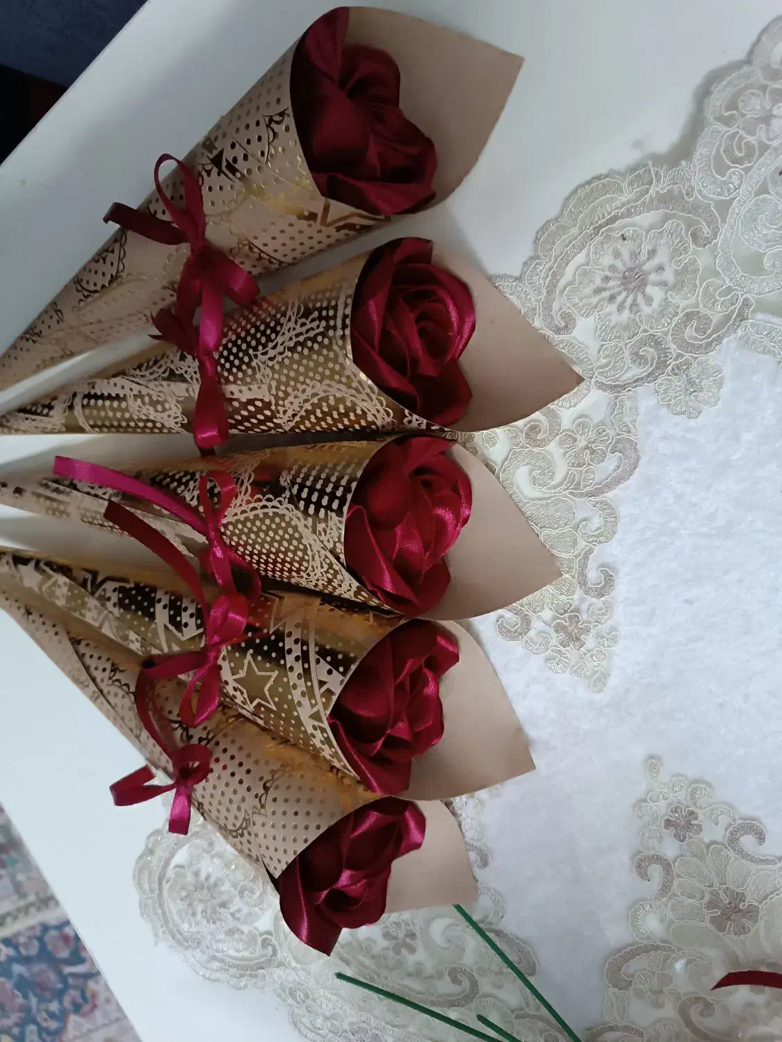 شاخه گل رز ساتن|گل مصنوعی|قم, شاه سید علی|دیوار