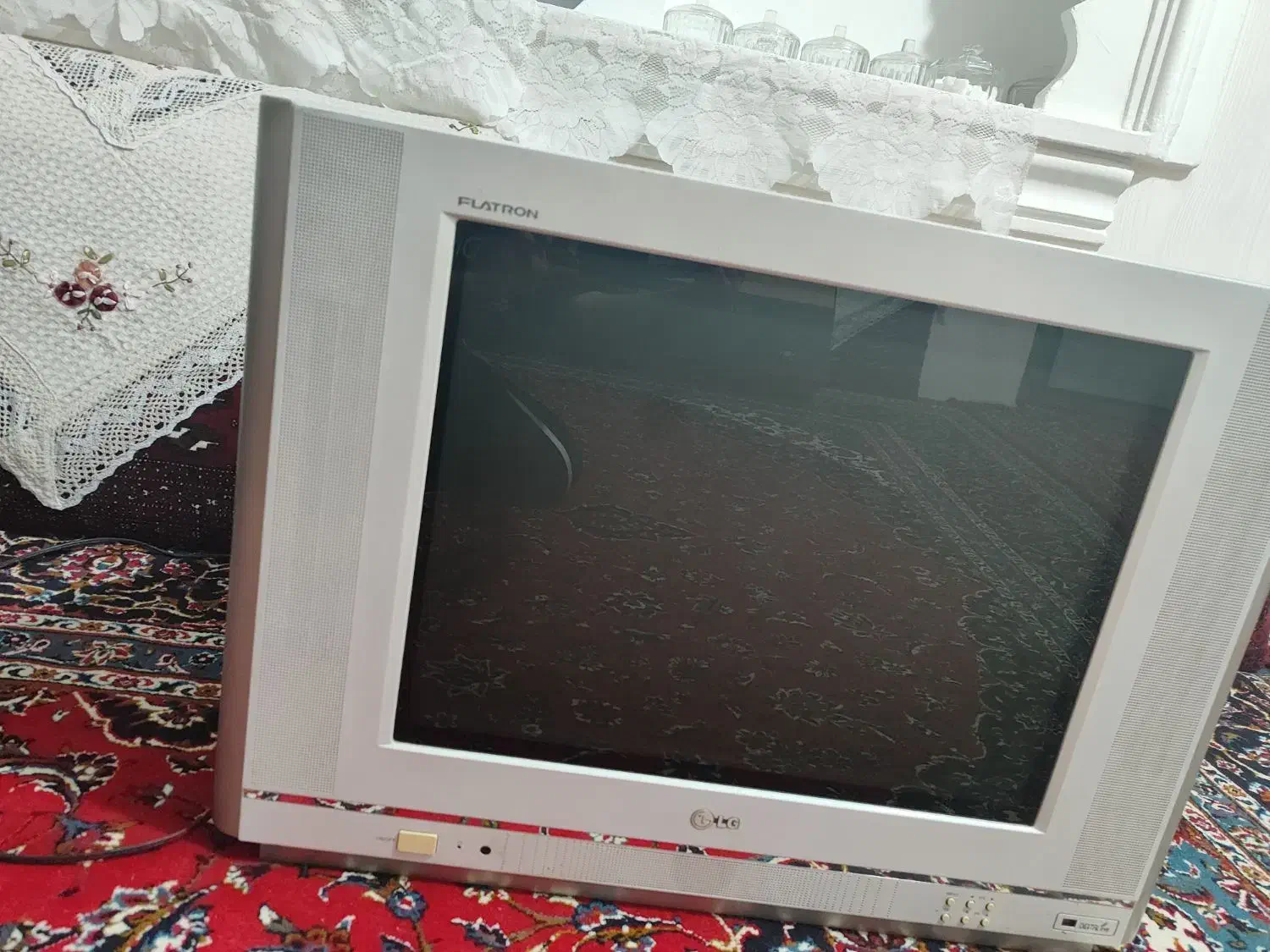 تلویزیون ۲۱ اینچ ال جی کاملا سالم و گیرنده دیجیتال|تلویزیون و پروژکتور|خوش‌رودپی, |دیوار