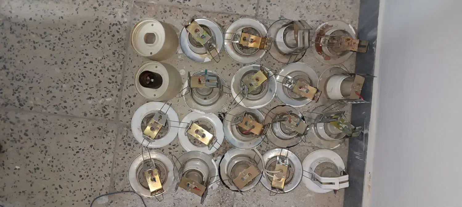 هالوژن همراه باسرپیچ آماده مفت مفت|لامپ و چراغ|مریوان, |دیوار