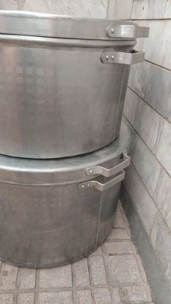 دو عدد دیگ چکشی در حد|کافی‌شاپ و رستوران|کرج, حصار|دیوار