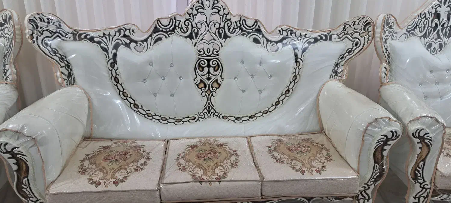 مبل عروس تمیز و سالم|مبلمان خانگی و میز عسلی|پیر بکران, |دیوار