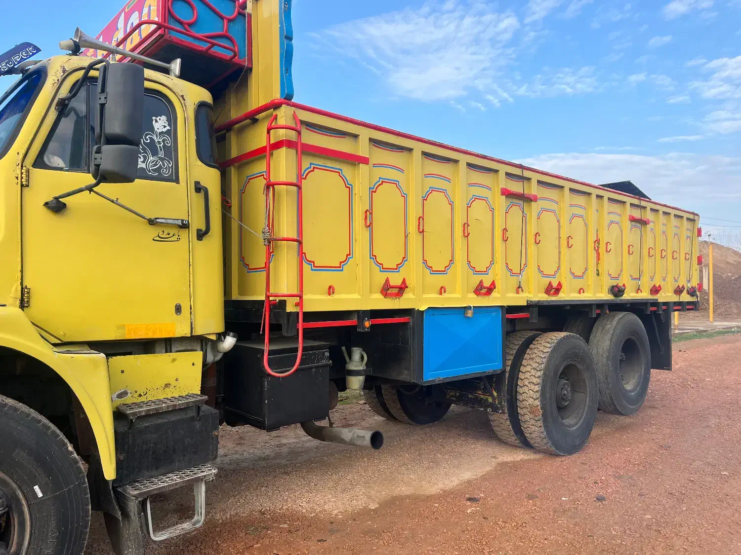 ولوو باری ۶۵ توپ طلا جکی|خودرو سنگین|نکا, |دیوار