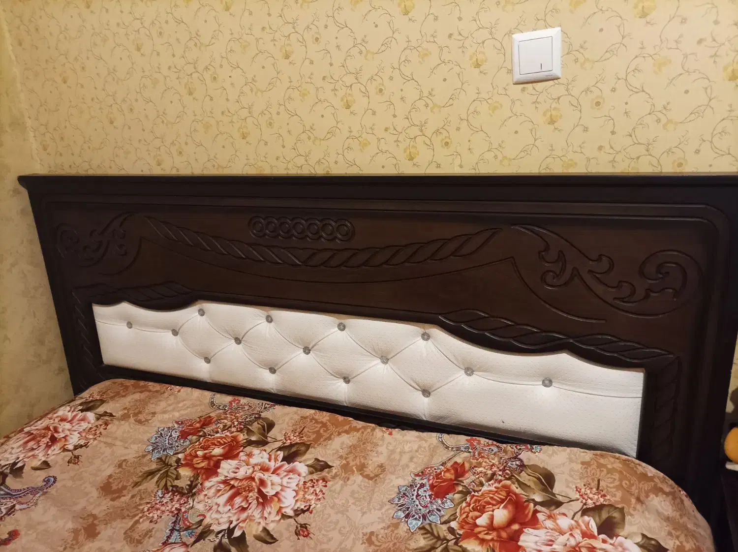 سرویس خواب دونفره به همراه کمد عالی|تخت و سرویس خواب|شهرکرد, |دیوار