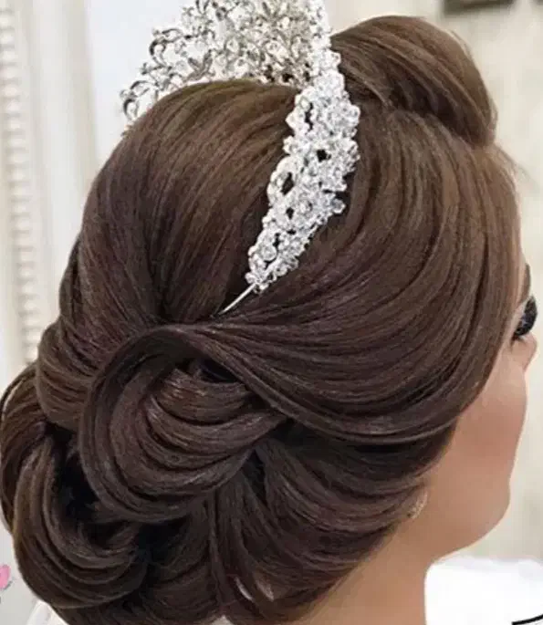 سالن زیبایی بانو بنفشه خواه با ۲۷ سال سابقه کاری.|خدمات آرایشگری و زیبایی|قم, انصارالحسین|دیوار