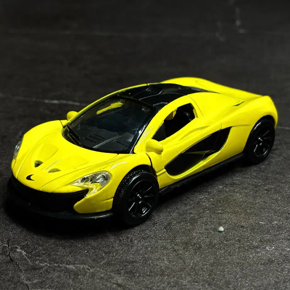 ماکت ماشین|کلکسیون و سرگرمی|شیراز, زرهی|دیوار