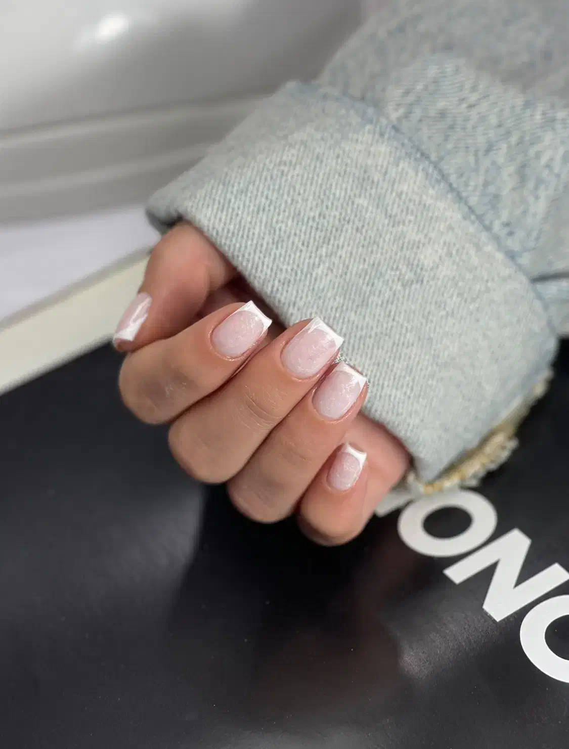 سالن تخصصی ناخن هدیه‌ بیوتی|خدمات آرایشگری و زیبایی|چمستان, |دیوار