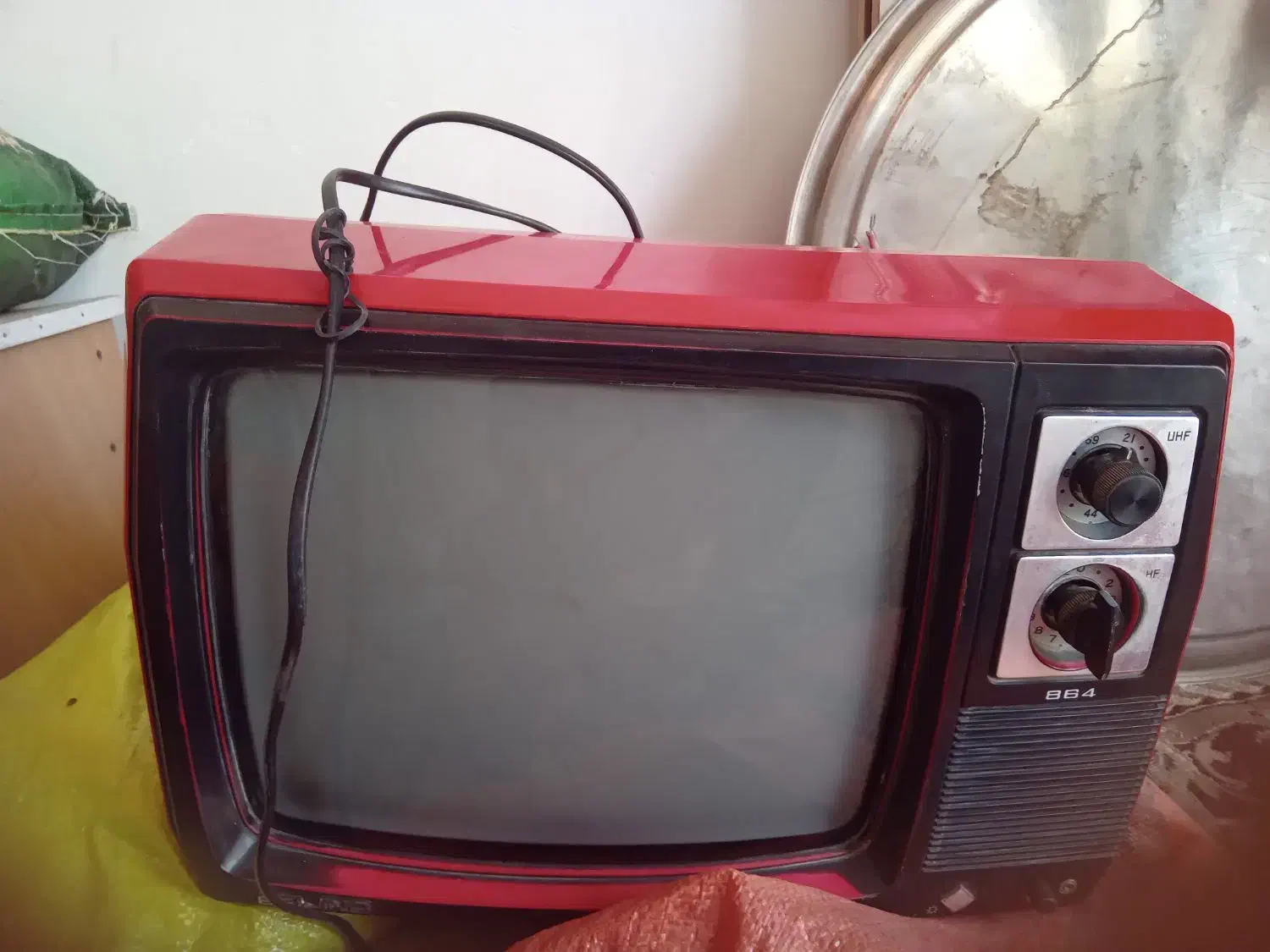 تلوزیون قدیمی سیاه سفید خاص|تلویزیون و پروژکتور|کاشمر, |دیوار