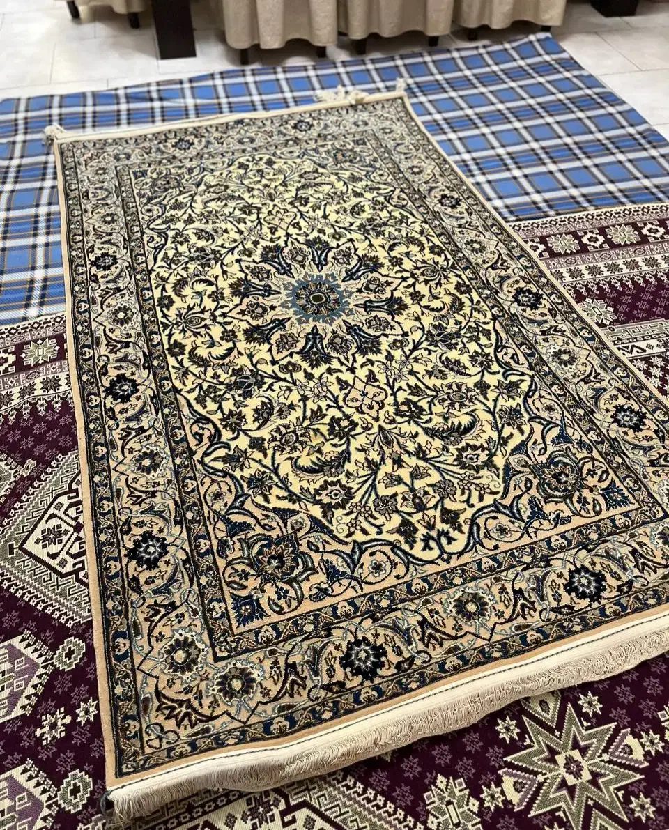 فرش ذرع و نیم عتیقه سالم در حد نو|فرش|تهران, پاسداران|دیوار