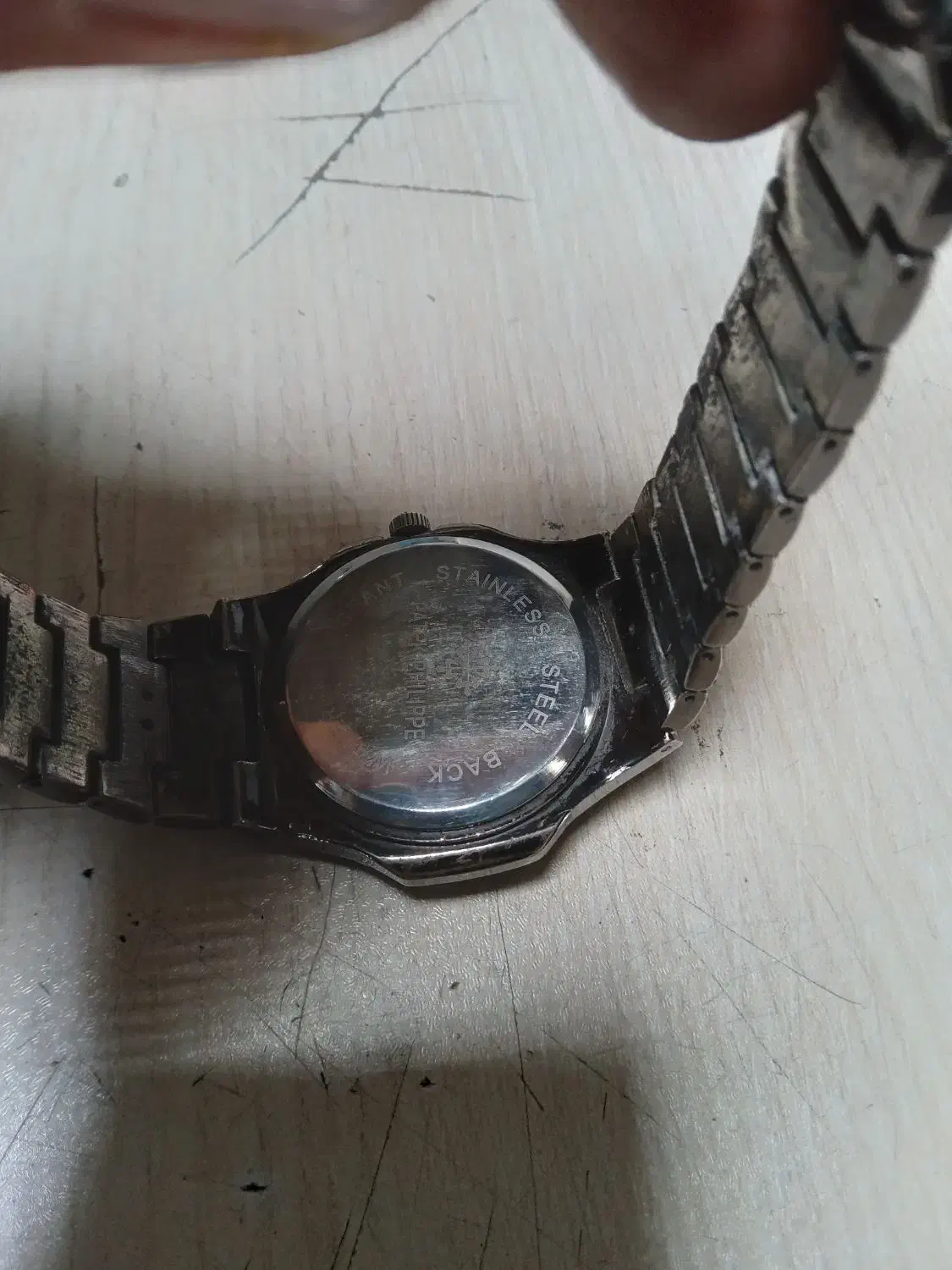 ساعت نگین دار|ساعت|باغستان, |دیوار