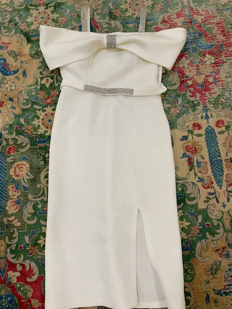 لباس مجلسی|لباس|تربت‌حیدریه, اندیشه|دیوار