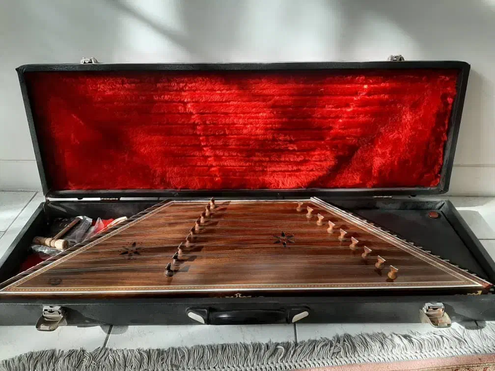 سنتور|سازهای سنتی|رشت, کوی بیانی|دیوار