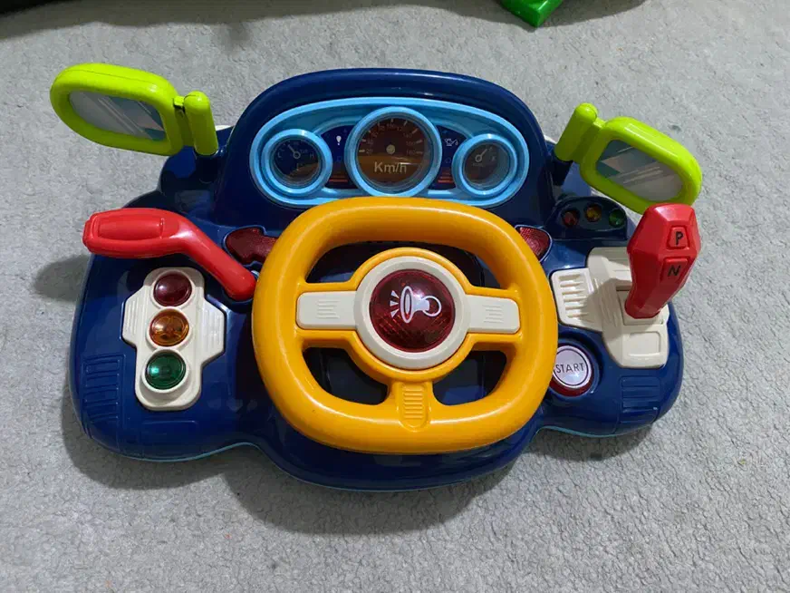 ماشین اسباب بازی|اسباب‌‌بازی|هشتگرد, شهرک بعثت|دیوار