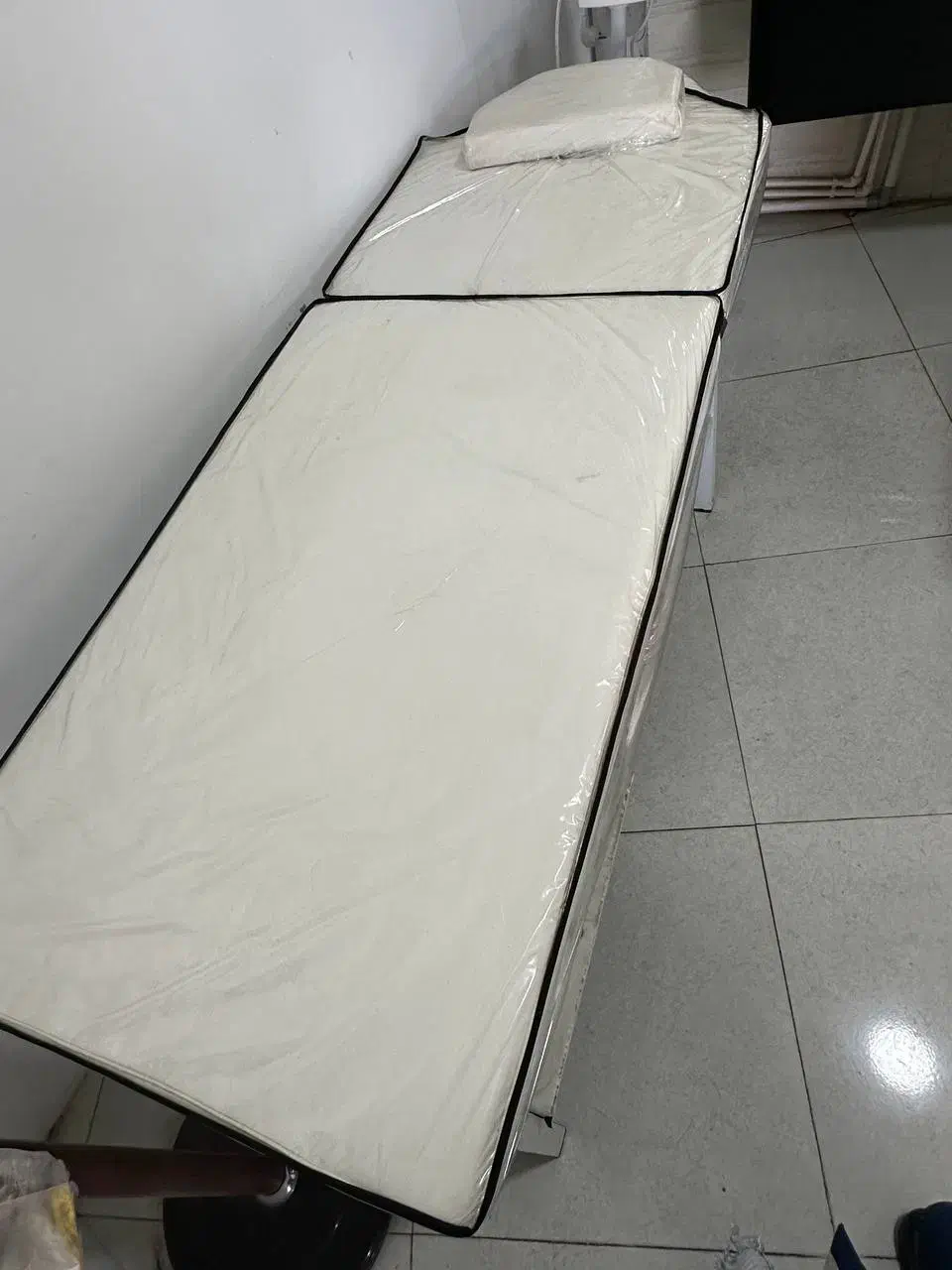 تخت آرایشگاهی|آرایشگاه و سالن‌های زیبایی|تویسرکان, |دیوار