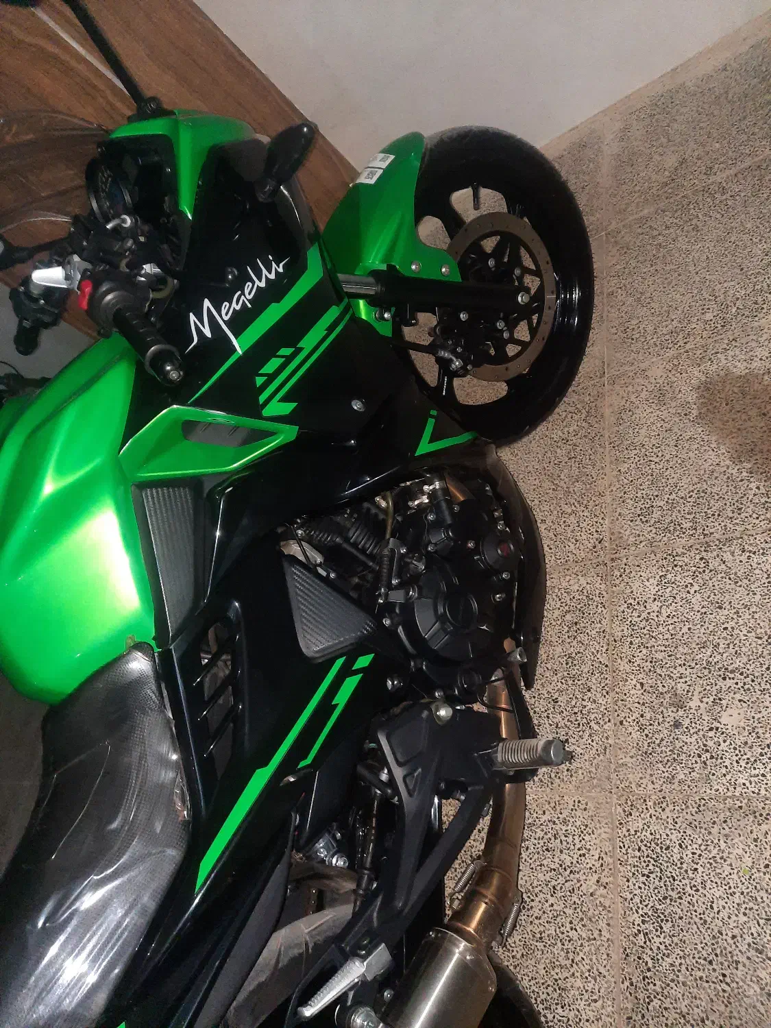 مگلی در حد|موتورسیکلت|اشتهارد, |دیوار