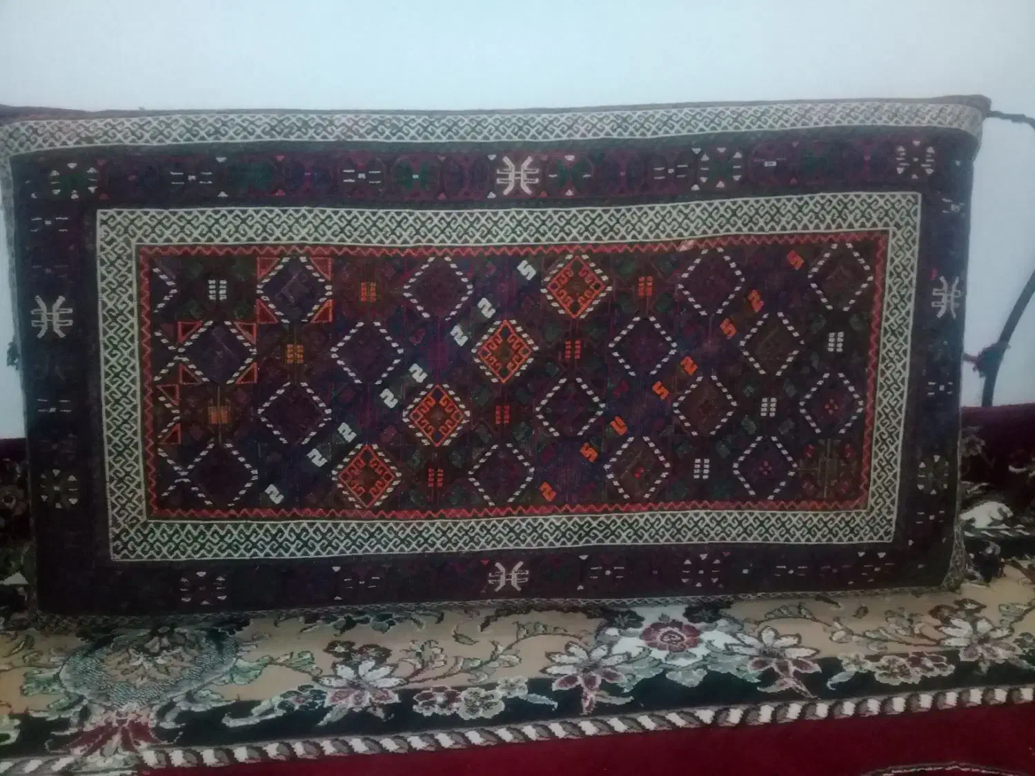 یک جفت پشتی دست بافت|پشتی|بجنورد, |دیوار