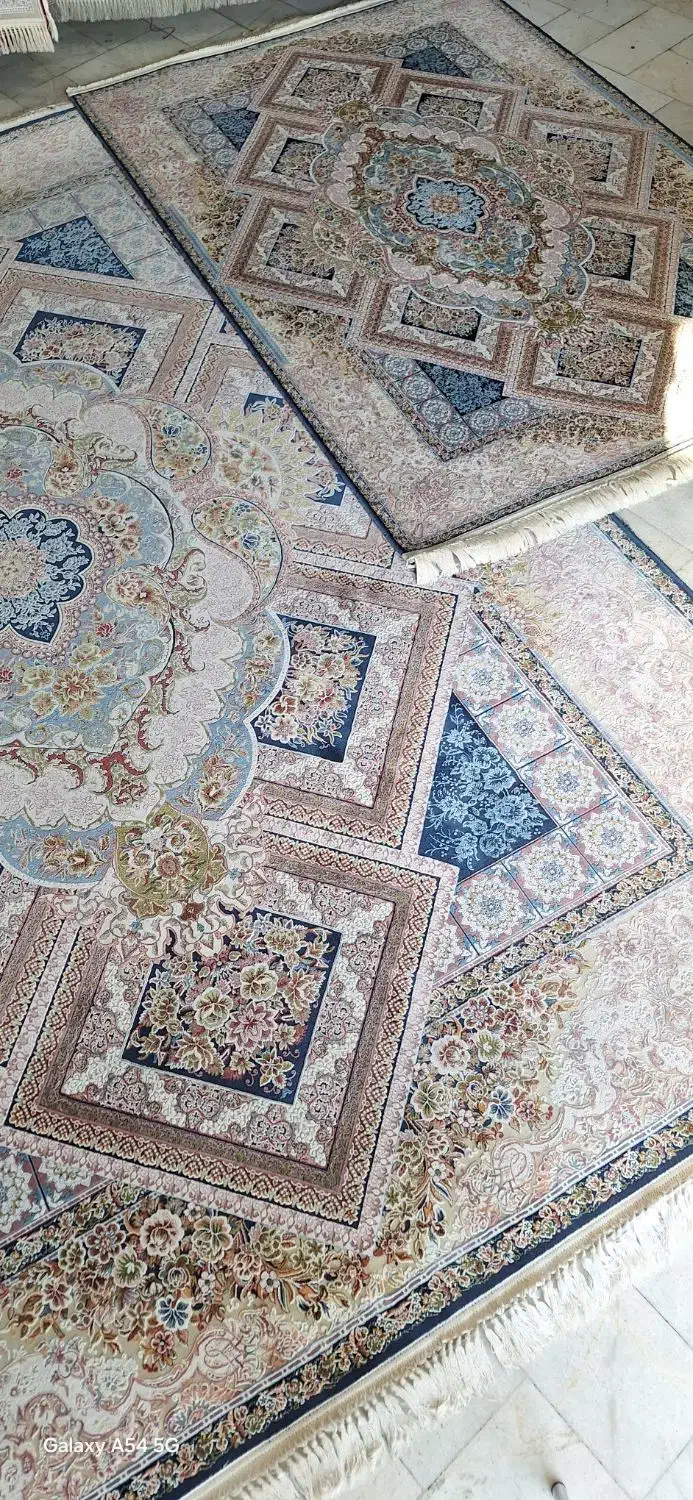 فرش ۱۰۰۰‌شانه تراکم ۳۰۰۰تمام نخ در حد نو|فرش|تهران, تهرانسر شمالی|دیوار
