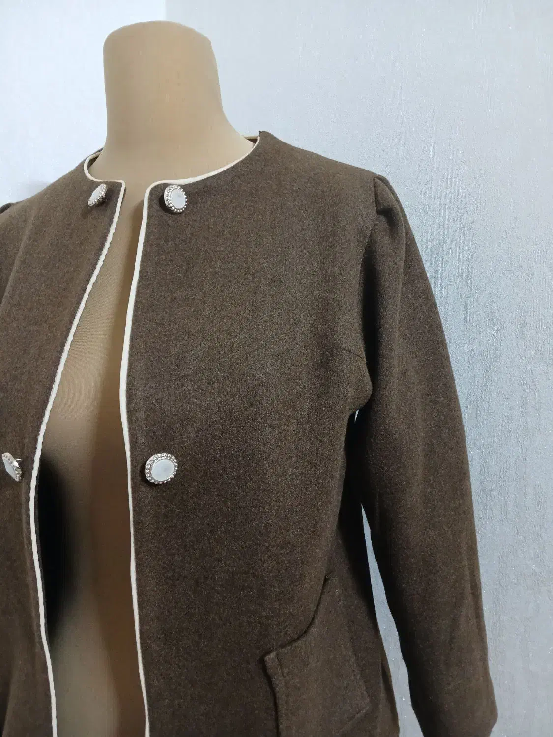 کت مجلسی سوزن دوزی مزون دوز بسیار شیک|لباس|اصفهان, بیدآباد|دیوار