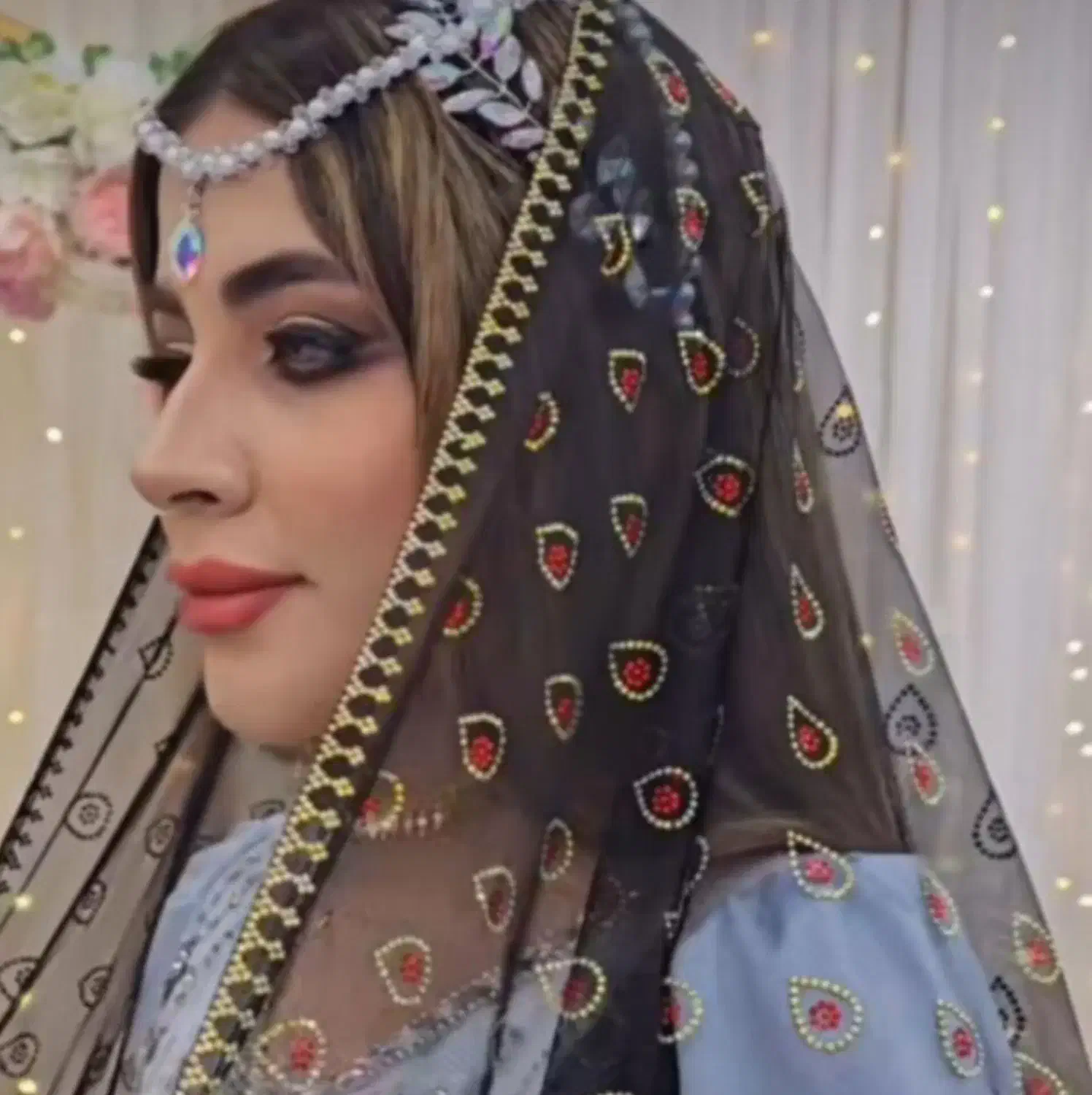 نگین کوبی|لباس|میناب, |دیوار