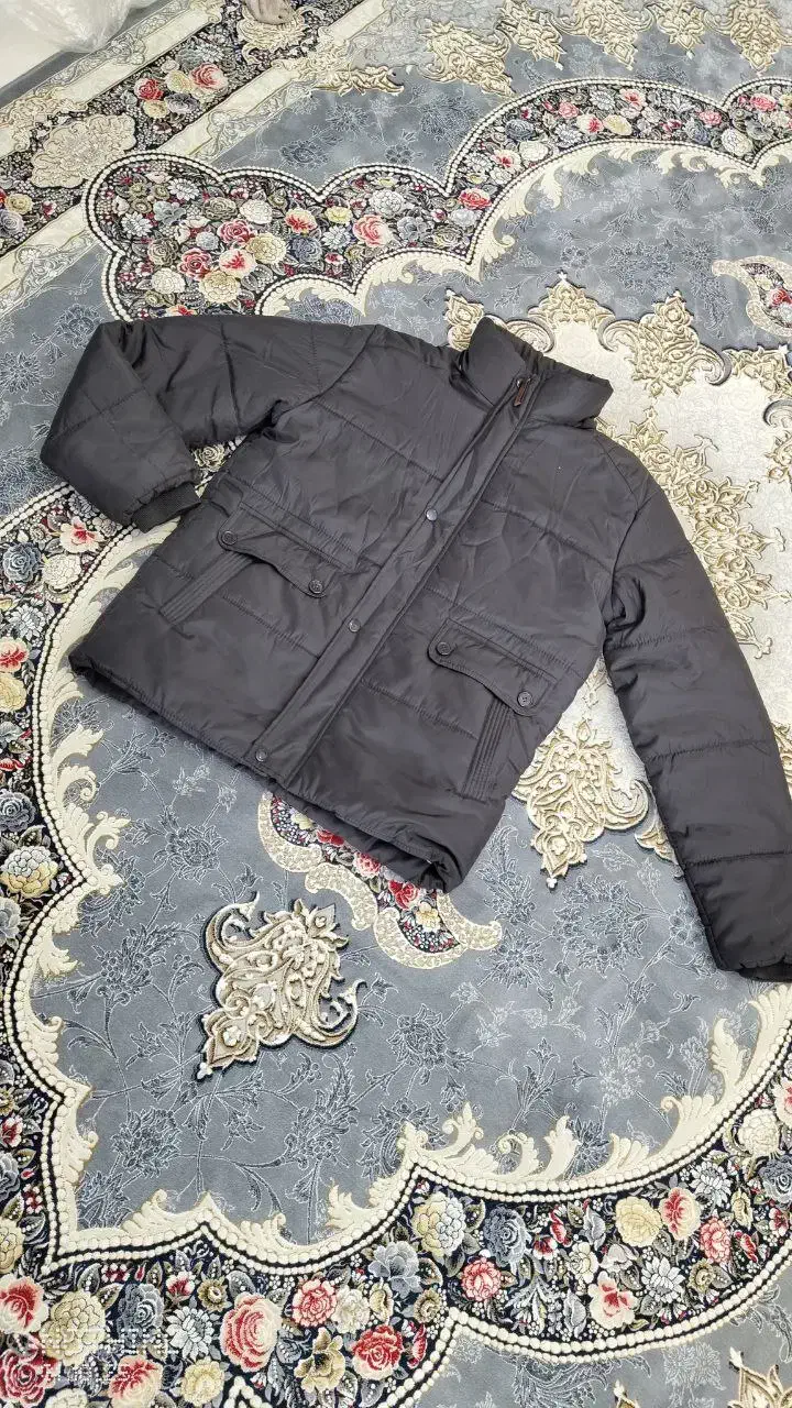 کاپشن|لباس|بهارستان, |دیوار