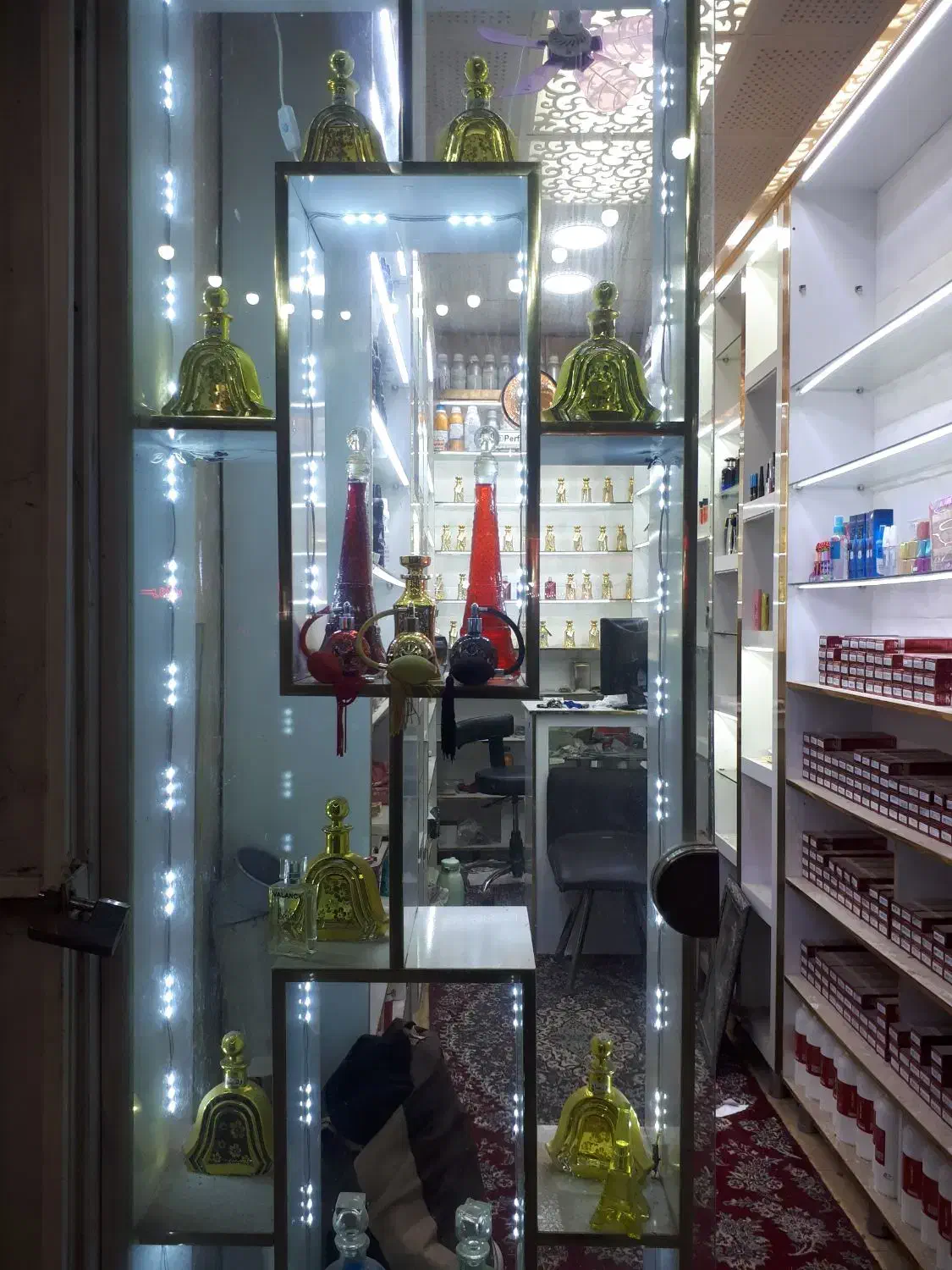 واگذاری مغازه عطر فروشی|فروشگاه و مغازه|اردبیل, |دیوار