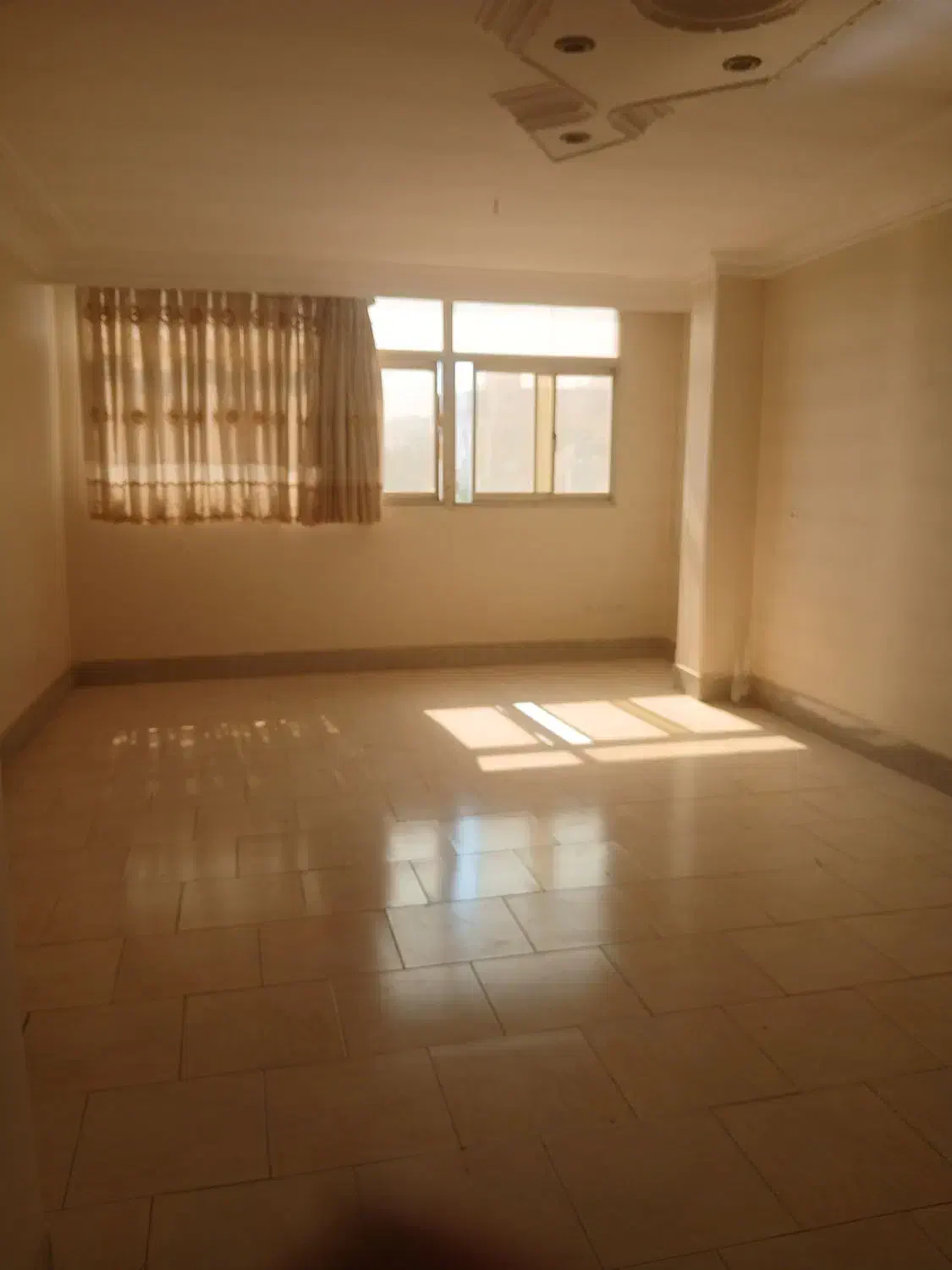 آپارتمان ۱۲۰ متری دو خواب طبقه ۳ ارتش|اجارهٔ آپارتمان|اصفهان, حسینآباد|دیوار