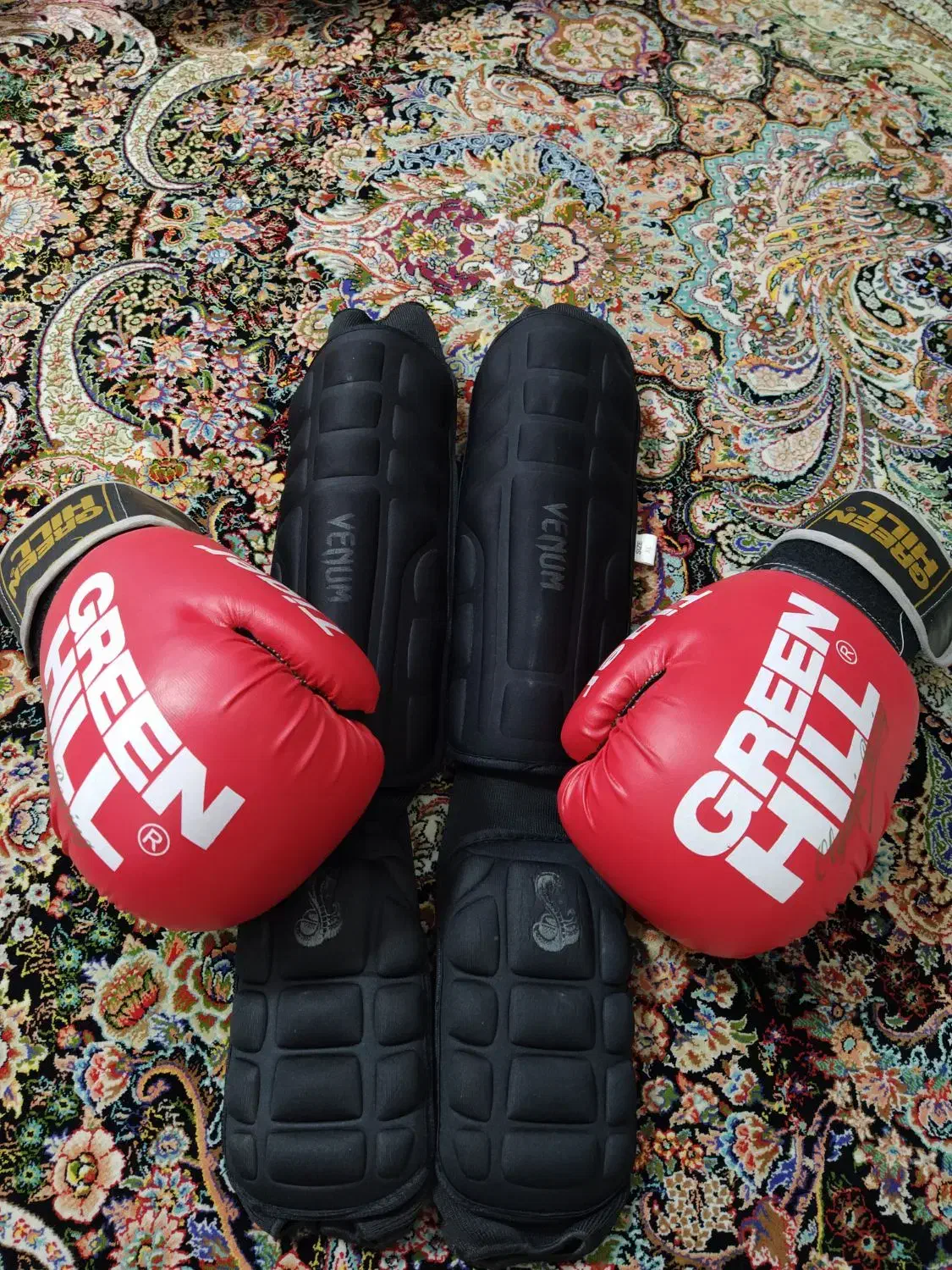 دستکش بوکس و محافظ ساق لاک‌پشتی|تجهیزات ورزشی|اسلام‌شهر, باغ فیض|دیوار