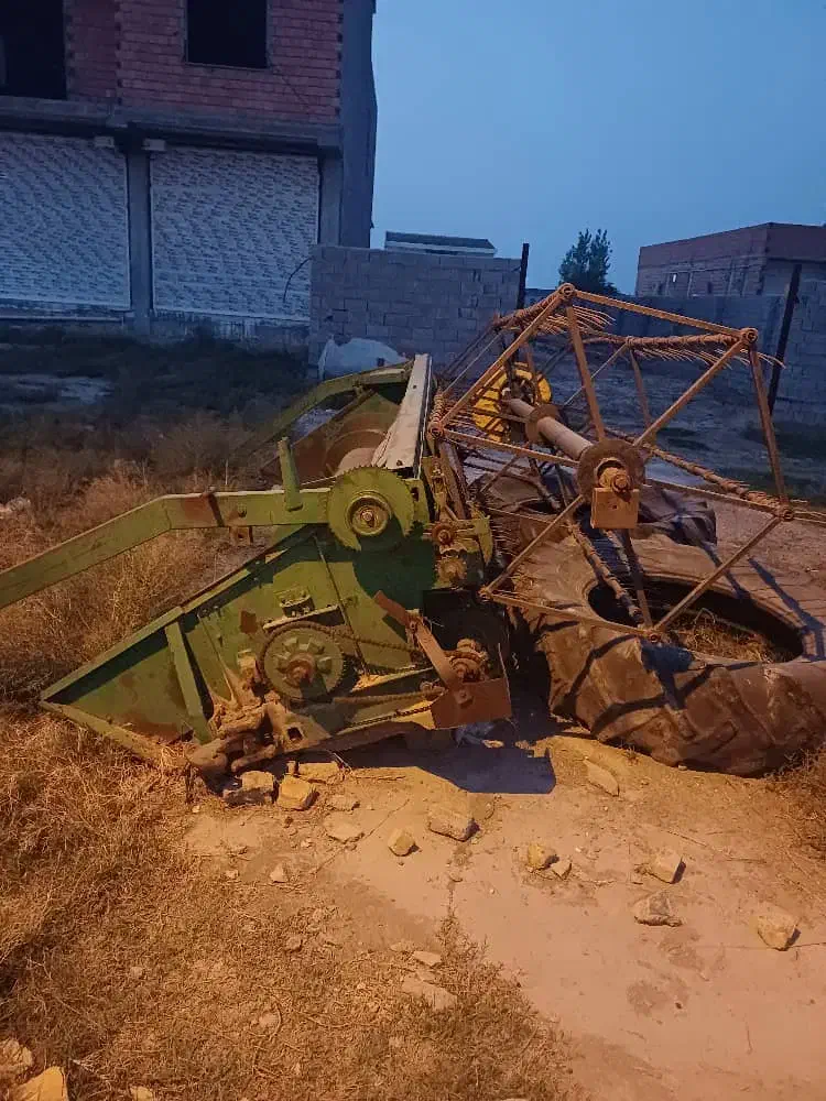 پلتفرم کمباین در حد|ماشینآلات صنعتی|سیجوال, |دیوار