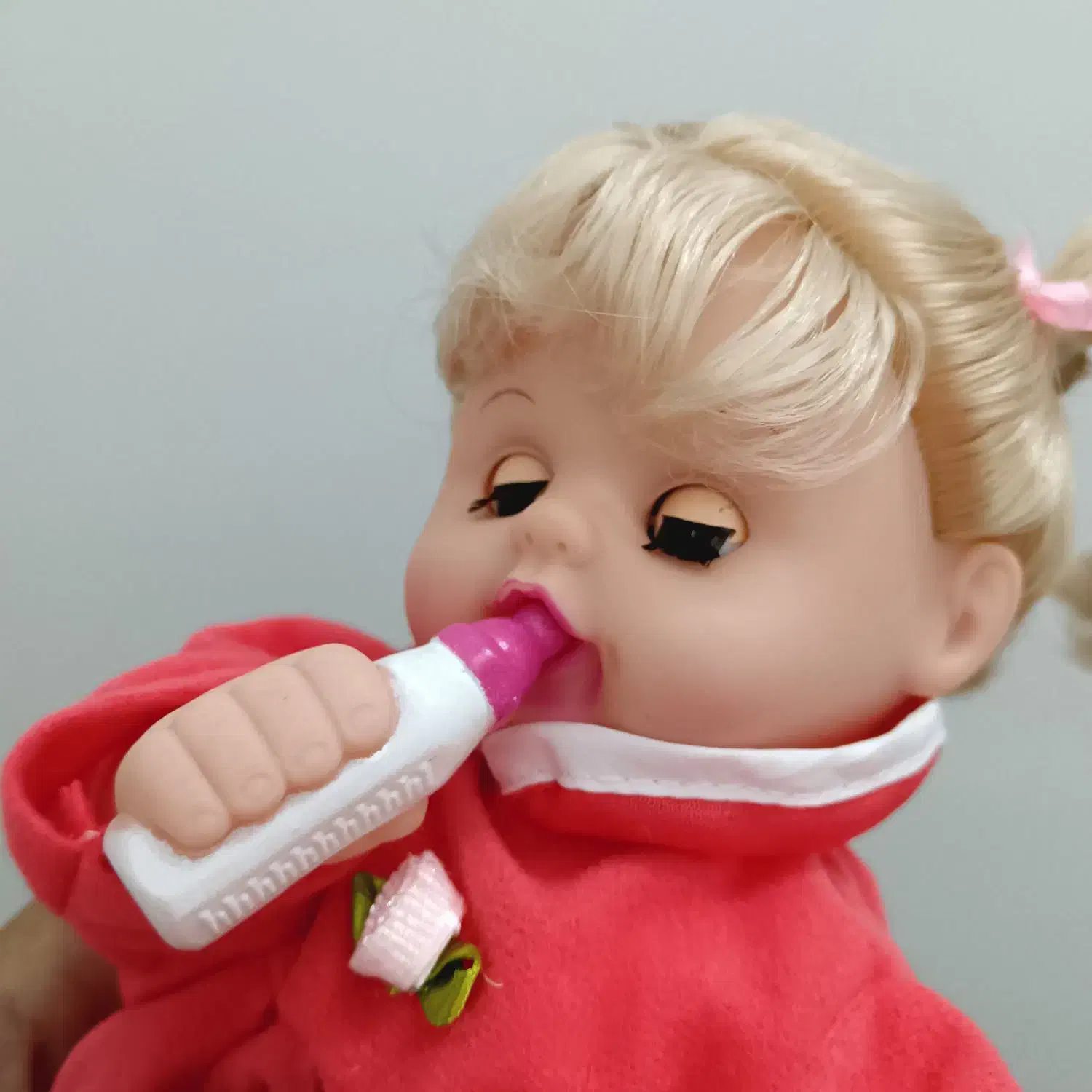 عروسک قدیمی|اسباب‌بازی بچه|ماهدشت, |دیوار