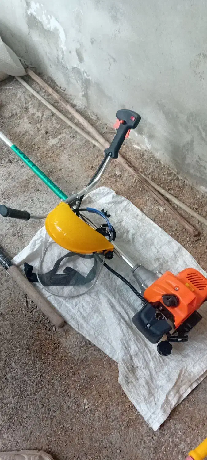 علف تراشی با دستگاه و غیره حتی در تعطیلات|خدمات باغبانی و درختکاری|نور, |دیوار