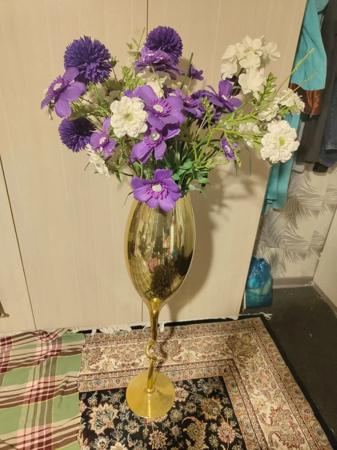 گل وگلدان بسیار زیبا، خارجی|گل مصنوعی|ری, ظهیرآباد|دیوار