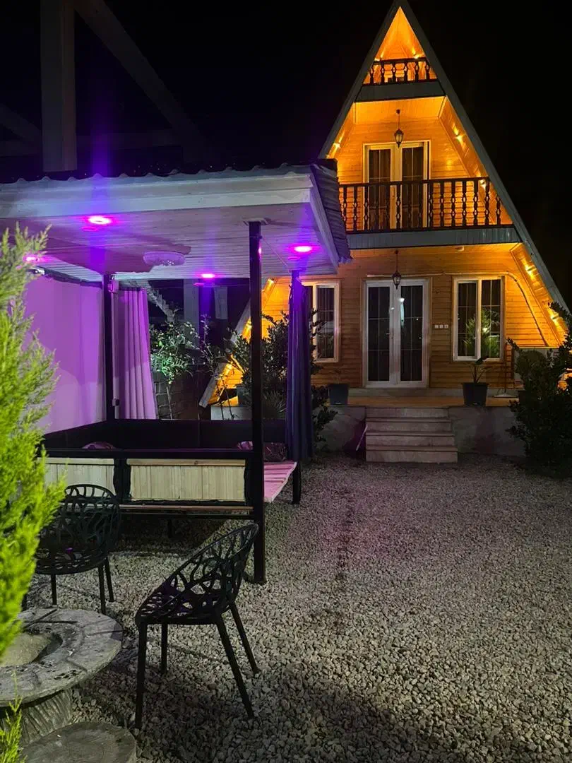 کلبه سوئیسی تک خواب بهار نارنج|اجارهٔ کوتاه‌مدت ویلا و باغ|شاندرمن, |دیوار