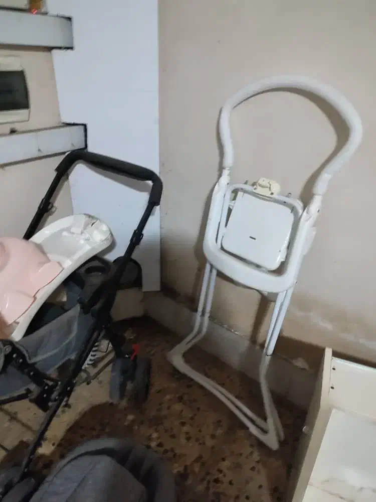 کالسکه کریر و میز غذا خوری|کالسکه و لوازم جانبی|رشت, لاکان|دیوار