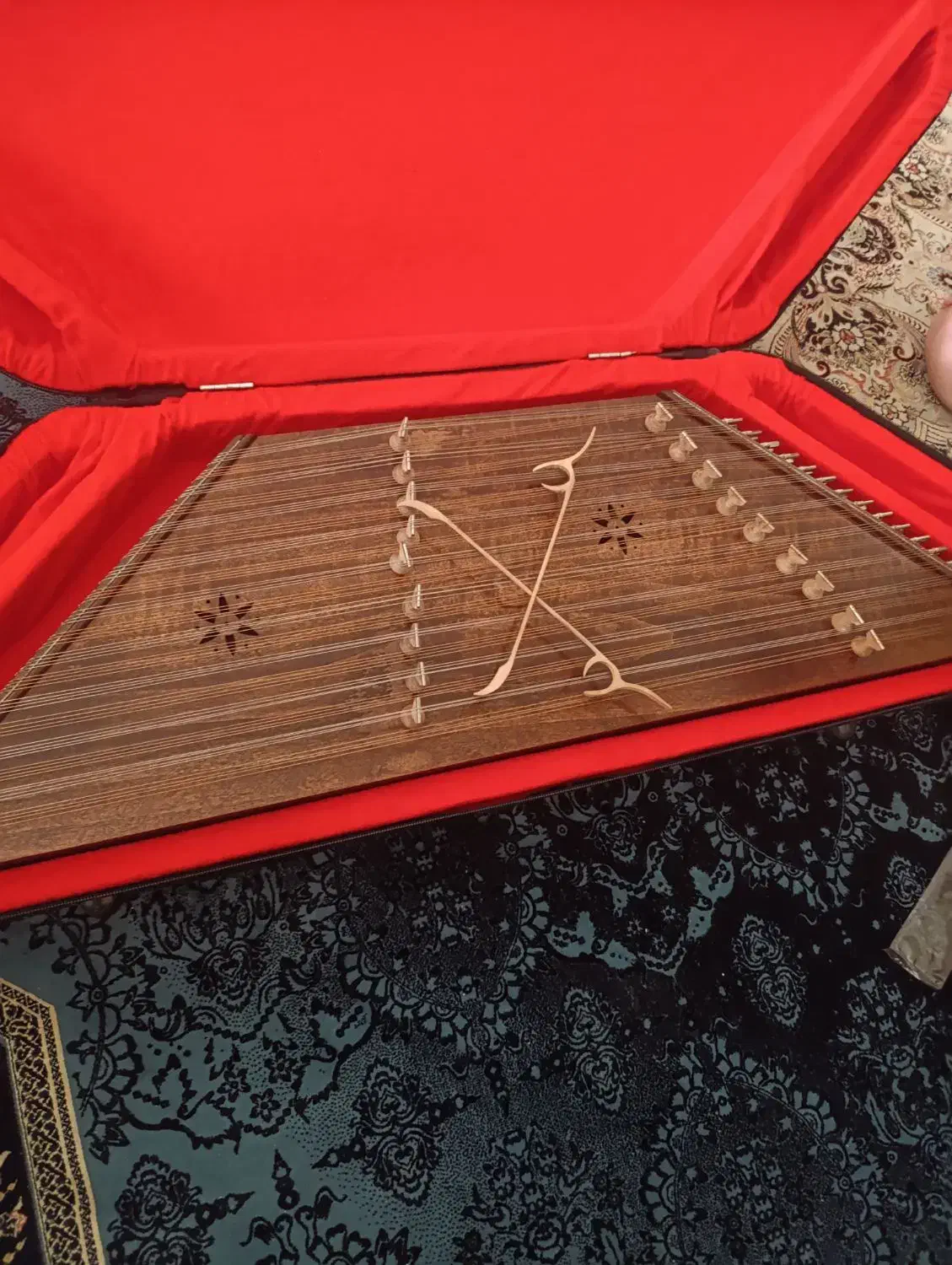 سنتور|سازهای سنتی|شاهینشهر, نبوت|دیوار