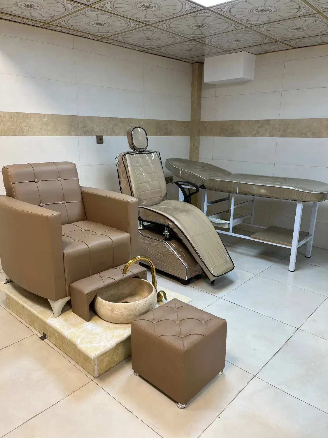 لوازم ارایشگاه|آرایشگاه و سالن‌های زیبایی|رشت, حومه رشت|دیوار