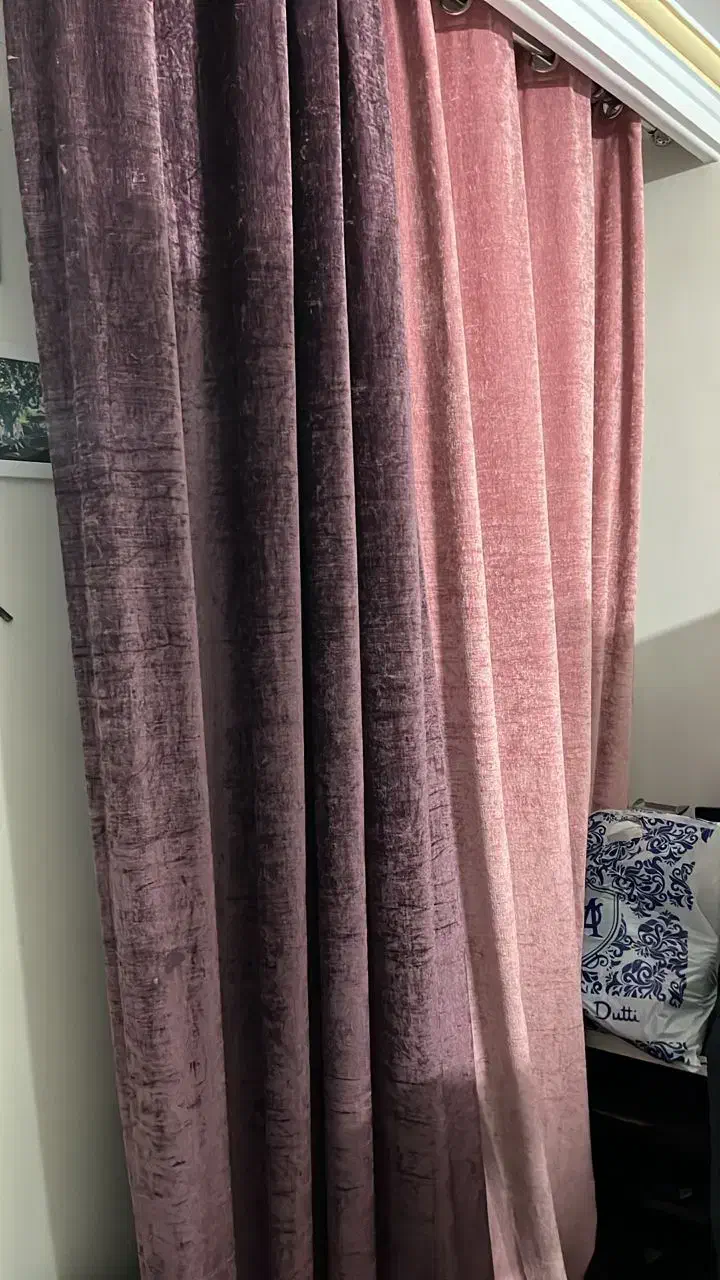 پرده مخمل نو و استفاده نشده برای عکس  نصب کردم|پرده، رانر، رومیزی|تهران, افسریه شمالی|دیوار