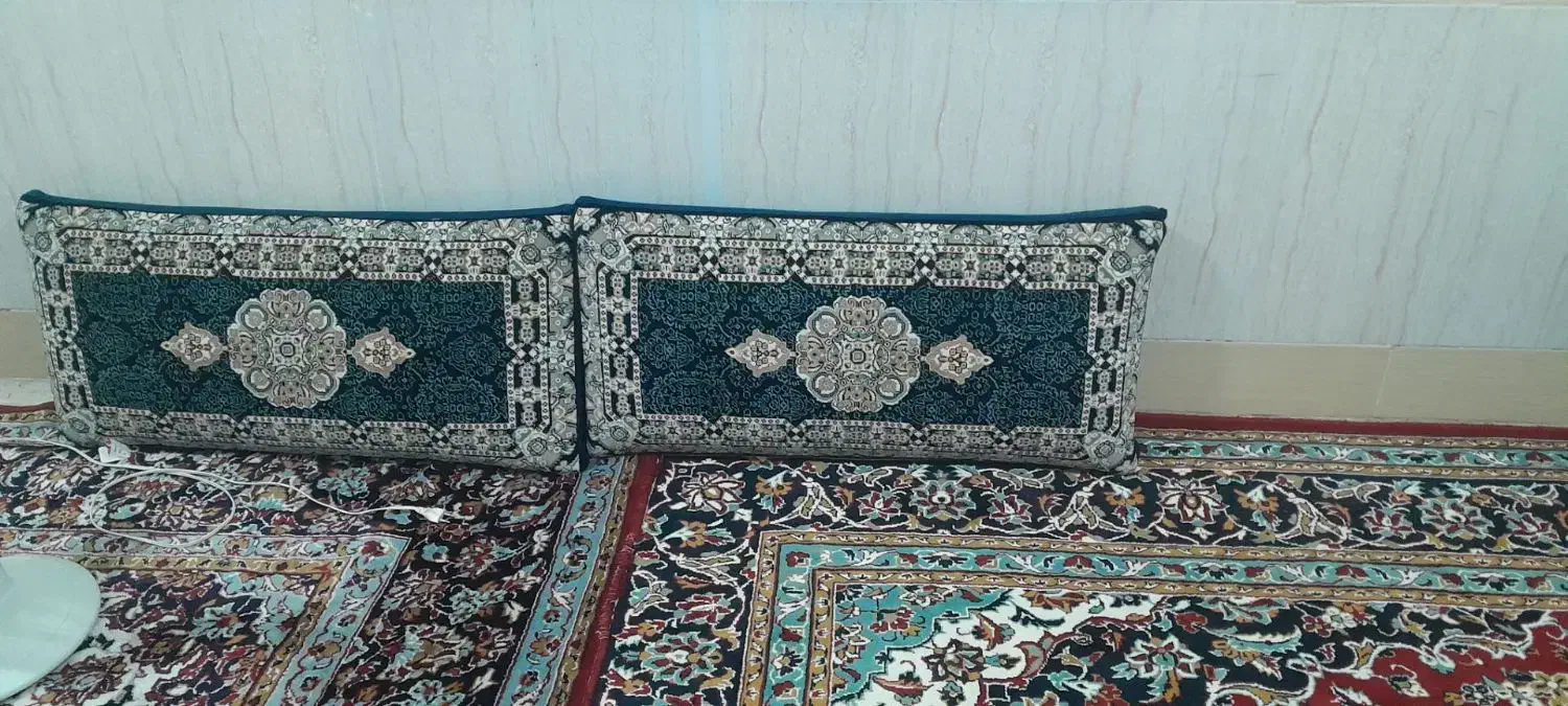 پشتی قالی در حد نو|پشتی|خواف, |دیوار