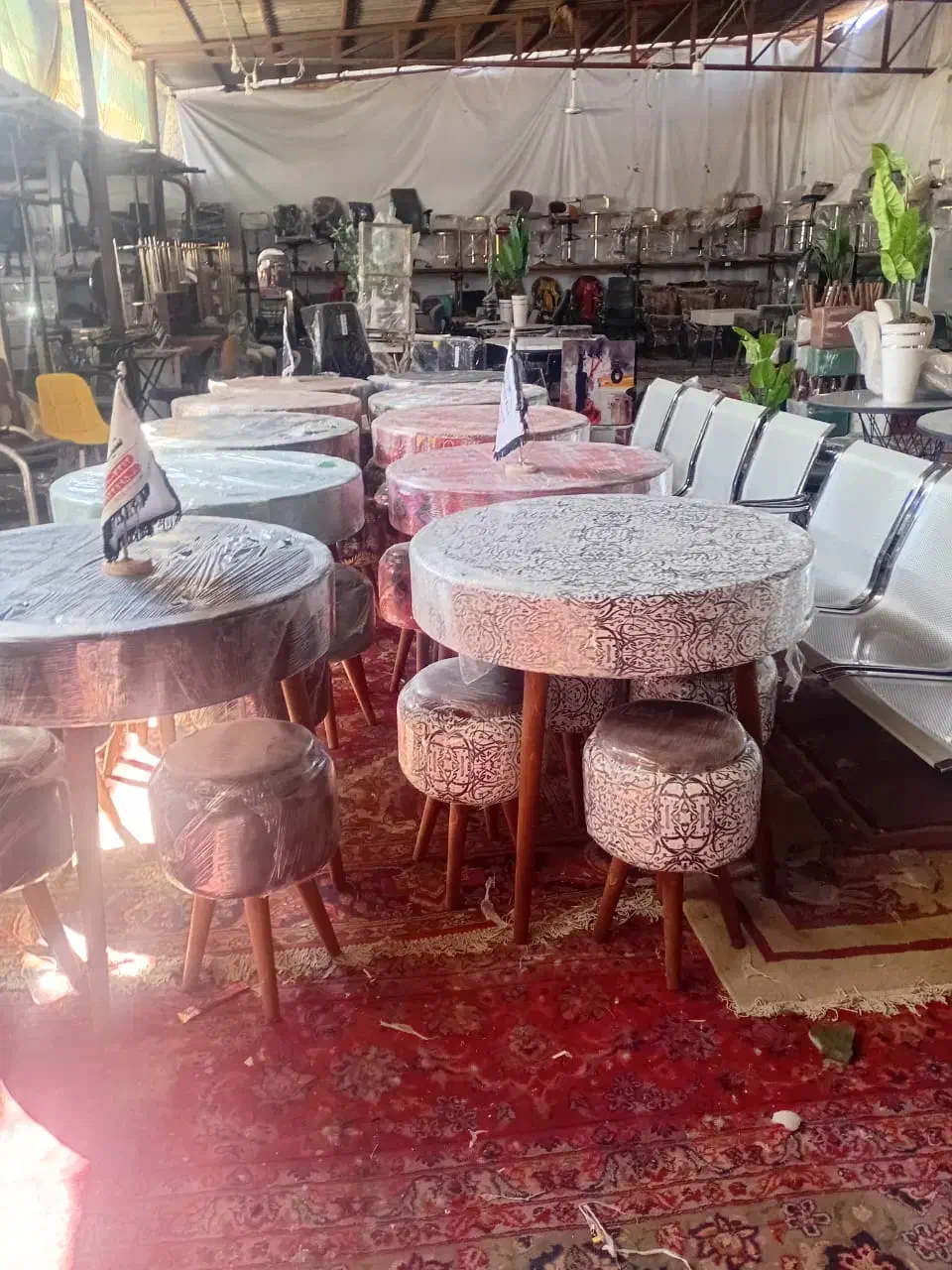 میز و صندلی مدل پاف ست چهار نفره سنتی و ساده|میز و صندلی غذاخوری|شیراز, وزیرآباد|دیوار