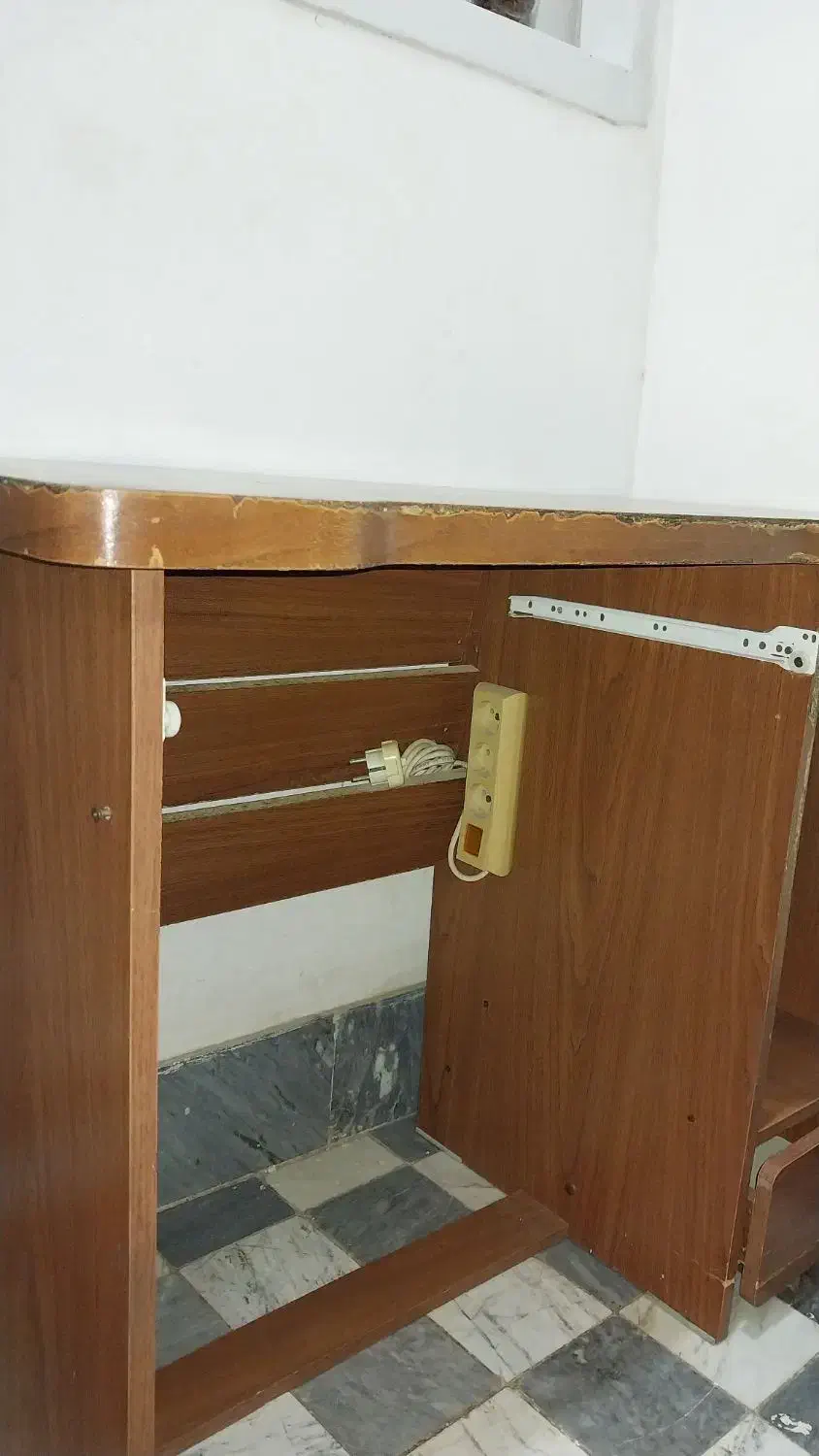 میز تحریر/کامپیوتر|میز تحریر و کامپیوتر|قم, دروازه چوبی|دیوار