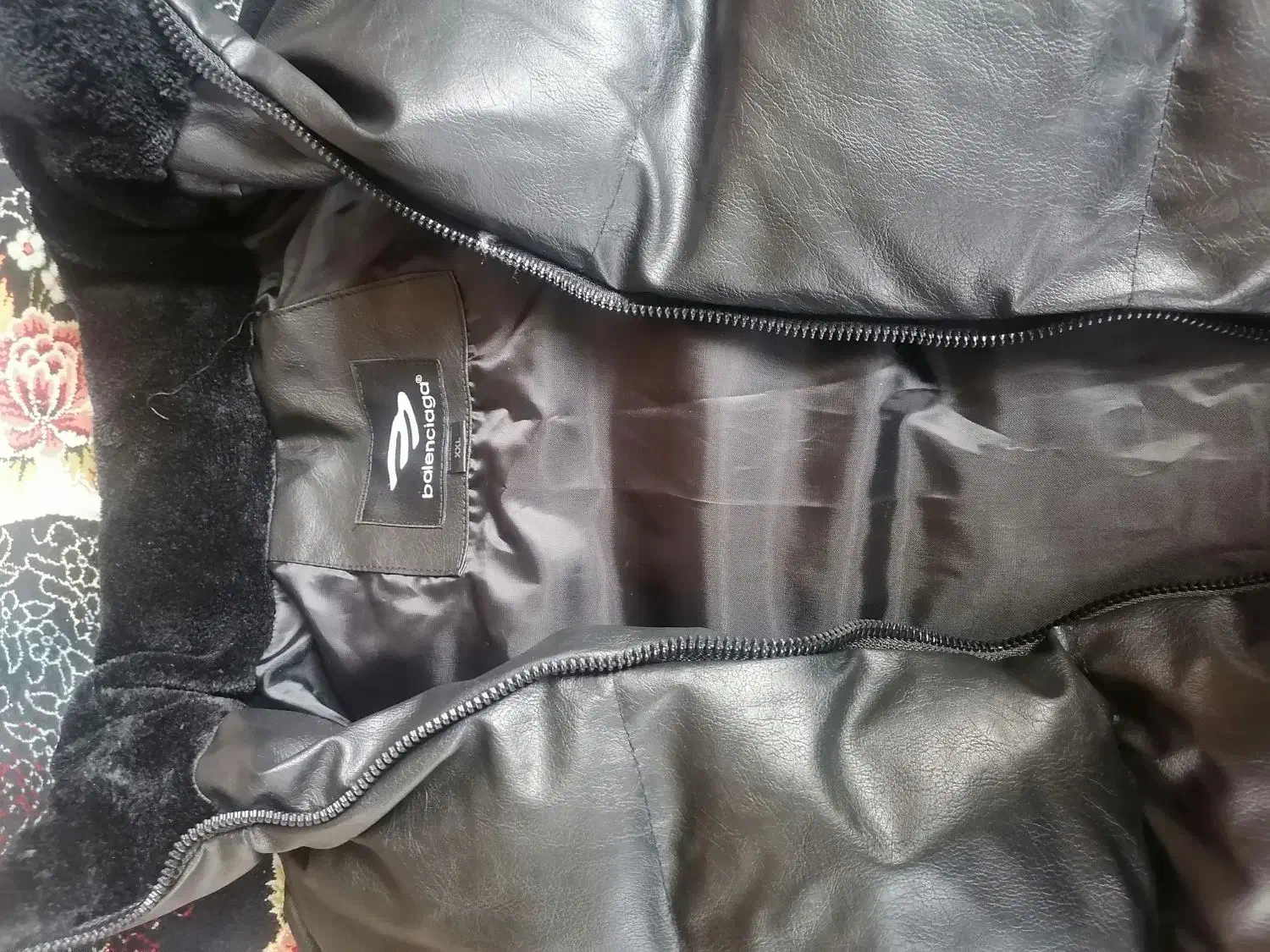 کاپشن|لباس|فارسان, |دیوار