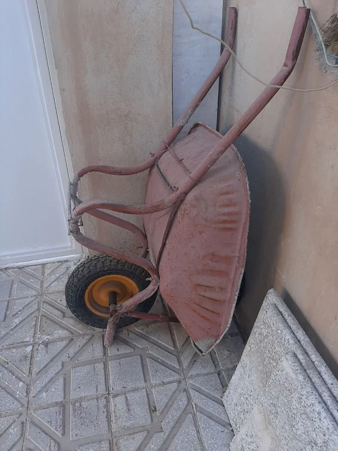 فرغون و چهار پایه و بشکه یک عدد|ابزارآلات|کرمانشاه, |دیوار