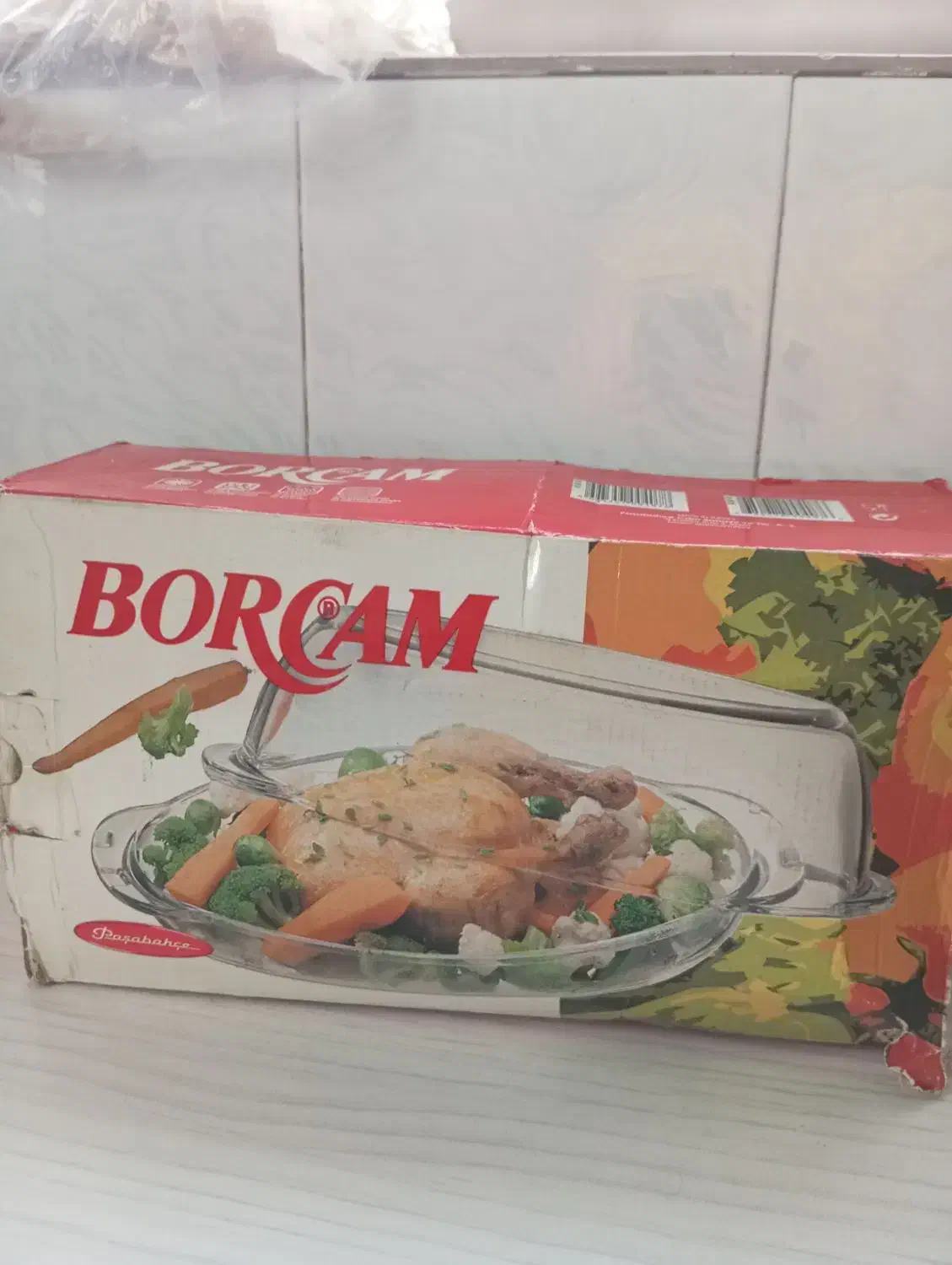 تعدادی ظرف نو|ظروف سرو و پذیرایی|ساوه, |دیوار