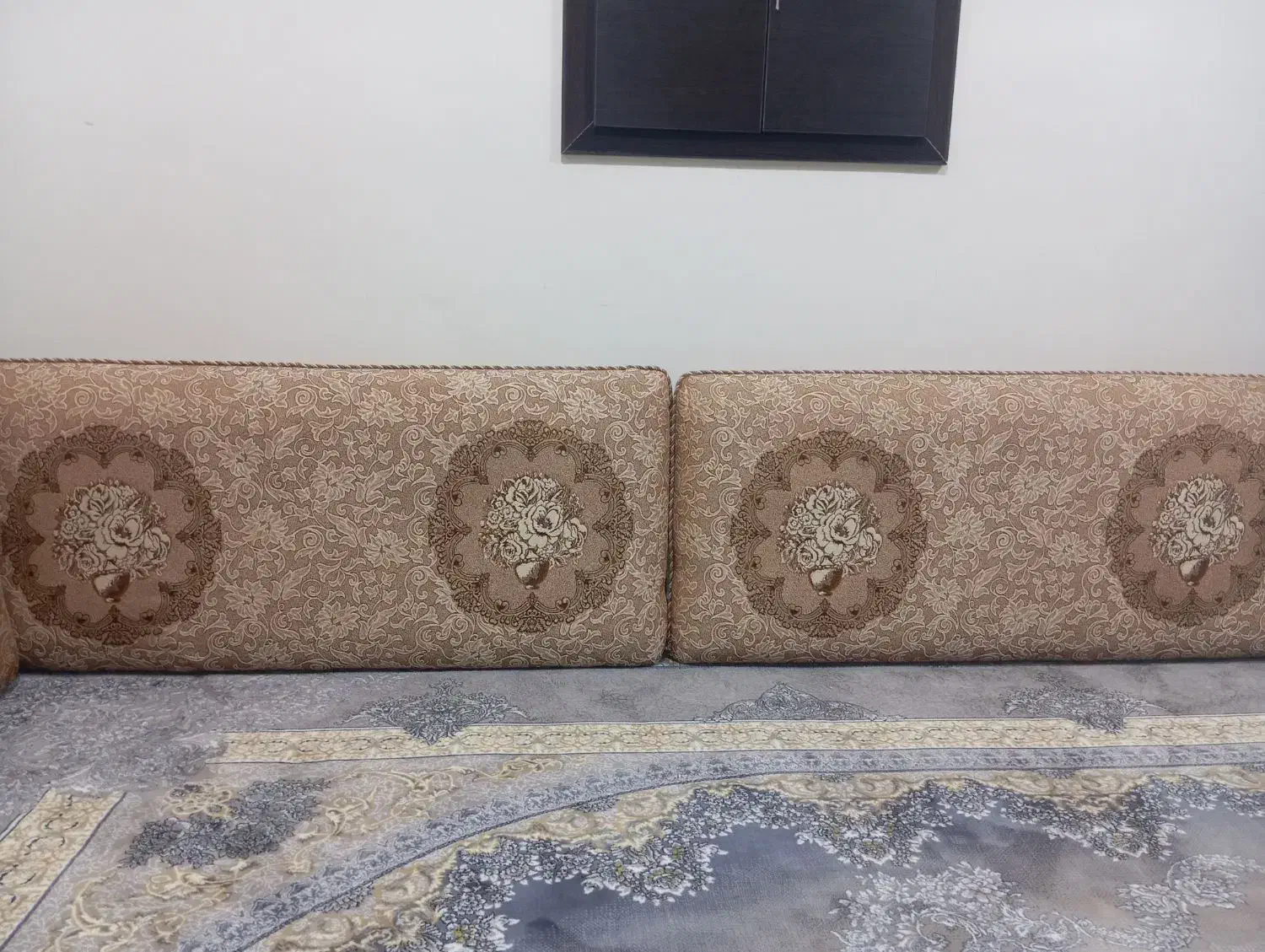 پشتی دیواری|پشتی|اهواز, زیتون کارگری|دیوار