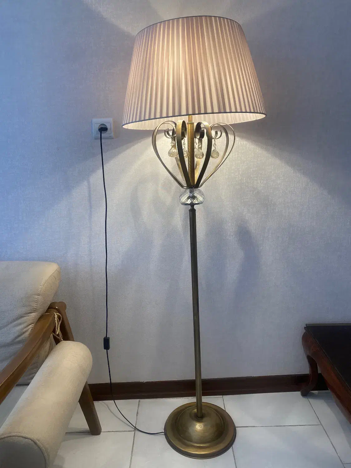 اباژور پایه بلند|چراغ خواب و آباژور|شهرکرد, |دیوار