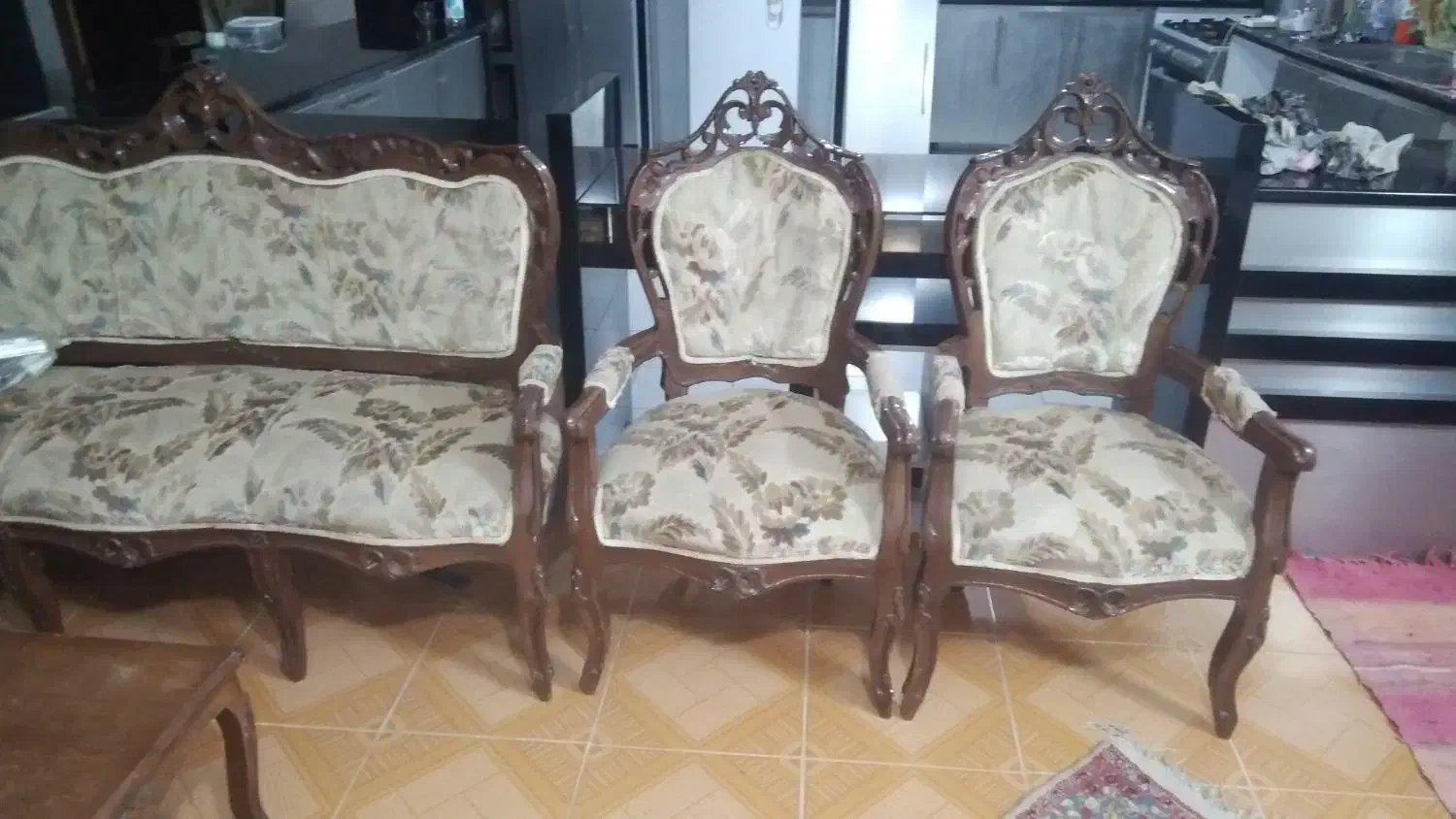 مبلمان سالم|مبلمان خانگی و میز عسلی|بم, |دیوار