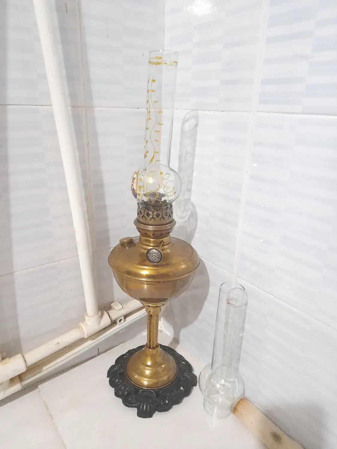 چراغ گردسوز برنجی روسی|کلکسیون اشیاء عتیقه|جوین, |دیوار