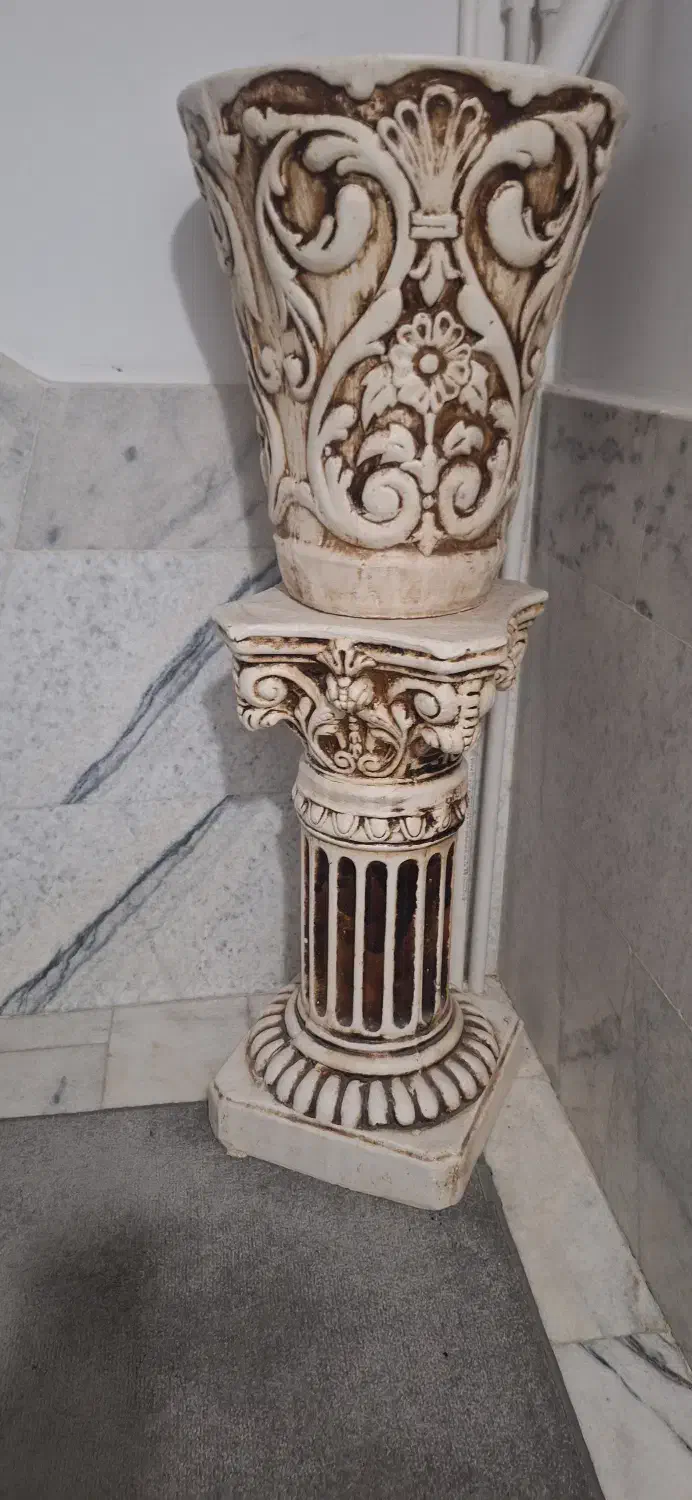 گلدان سفالی  بزرگ با پایه استفاده نشده|صنایع دستی و سایر لوازم تزئینی|سنندج, |دیوار